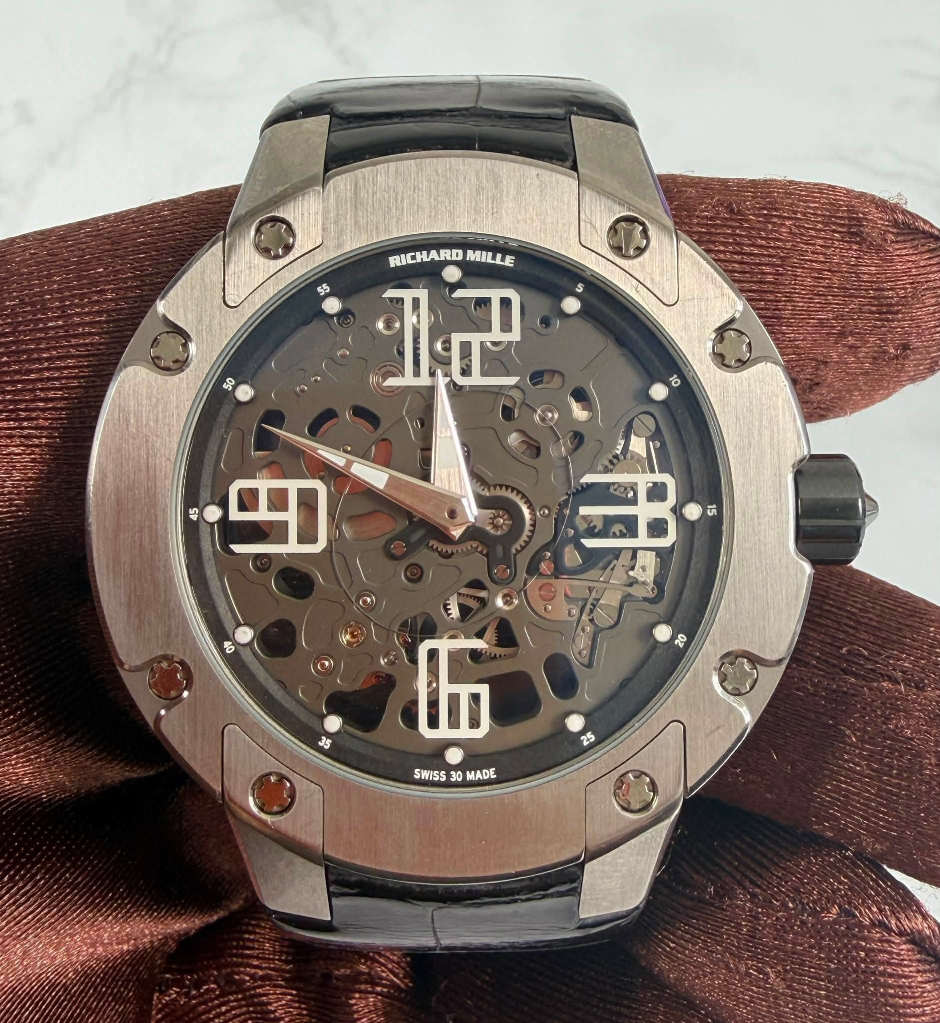May be an image of wrist watch and text that says '55 RICHARD RICHARDMILLE MILLE 꼬권 50 10 S5 SWISS 30 MADE'