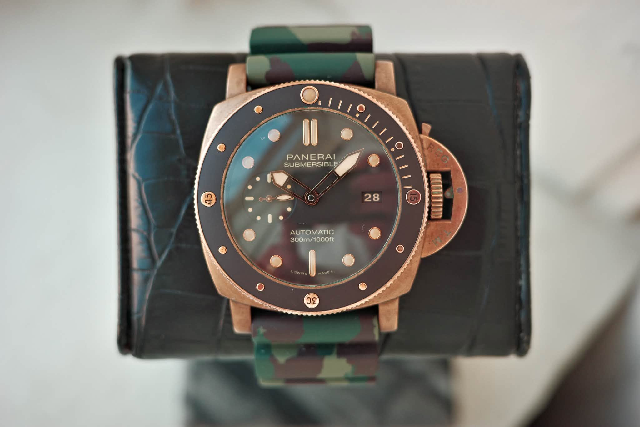 May be an image of wrist watch and text that says 'Ο II PANERAI SUBMERSIBLE RSI BL o 45 28 4 מעבבדדוודת AUTOMATIC 300m/1000ft o ዐና'