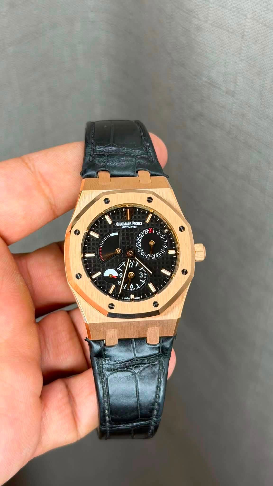 May be an image of wrist watch and text that says 'ALDEMARS POUET 29 3.5 ® જા. 1-2 151 S ו- 2/ o 9 و 3 2 O نه'