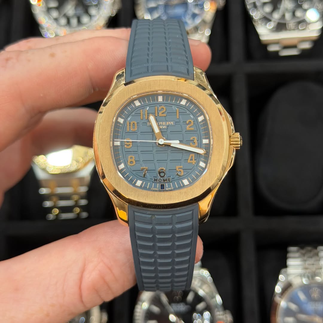 May be an image of wrist watch and text that says '11 Il 2 1/.121 I 10 E CR M MET 2 3 00 A'