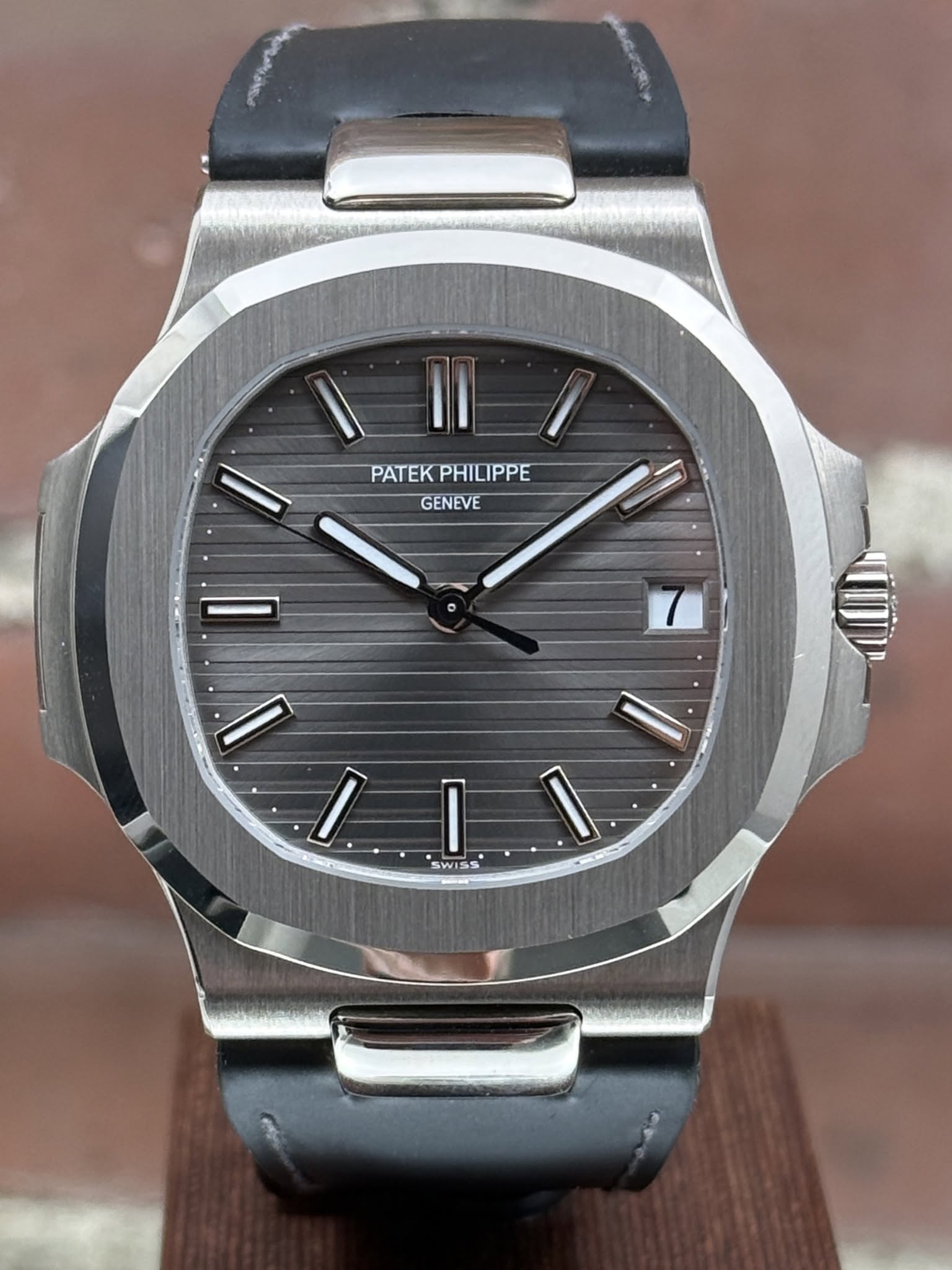 May be an image of wrist watch and text that says 'PATEKPHILIPPE PATEK PHILIPPE GENEVE N Ii1 I I. I SWISS'