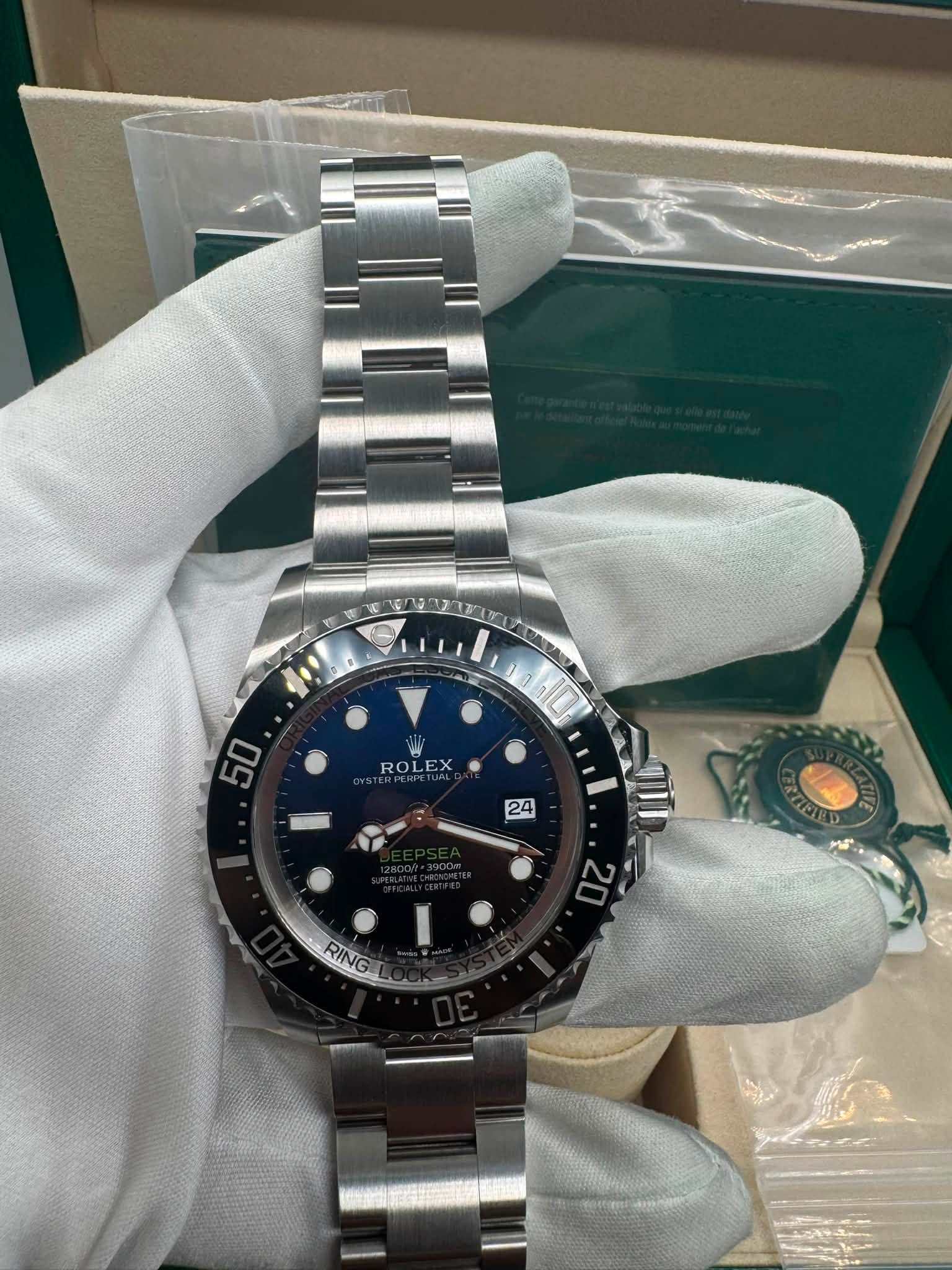 May be an image of wrist watch and text that says '10 50 ROLEX 24 TEI 0N RING'