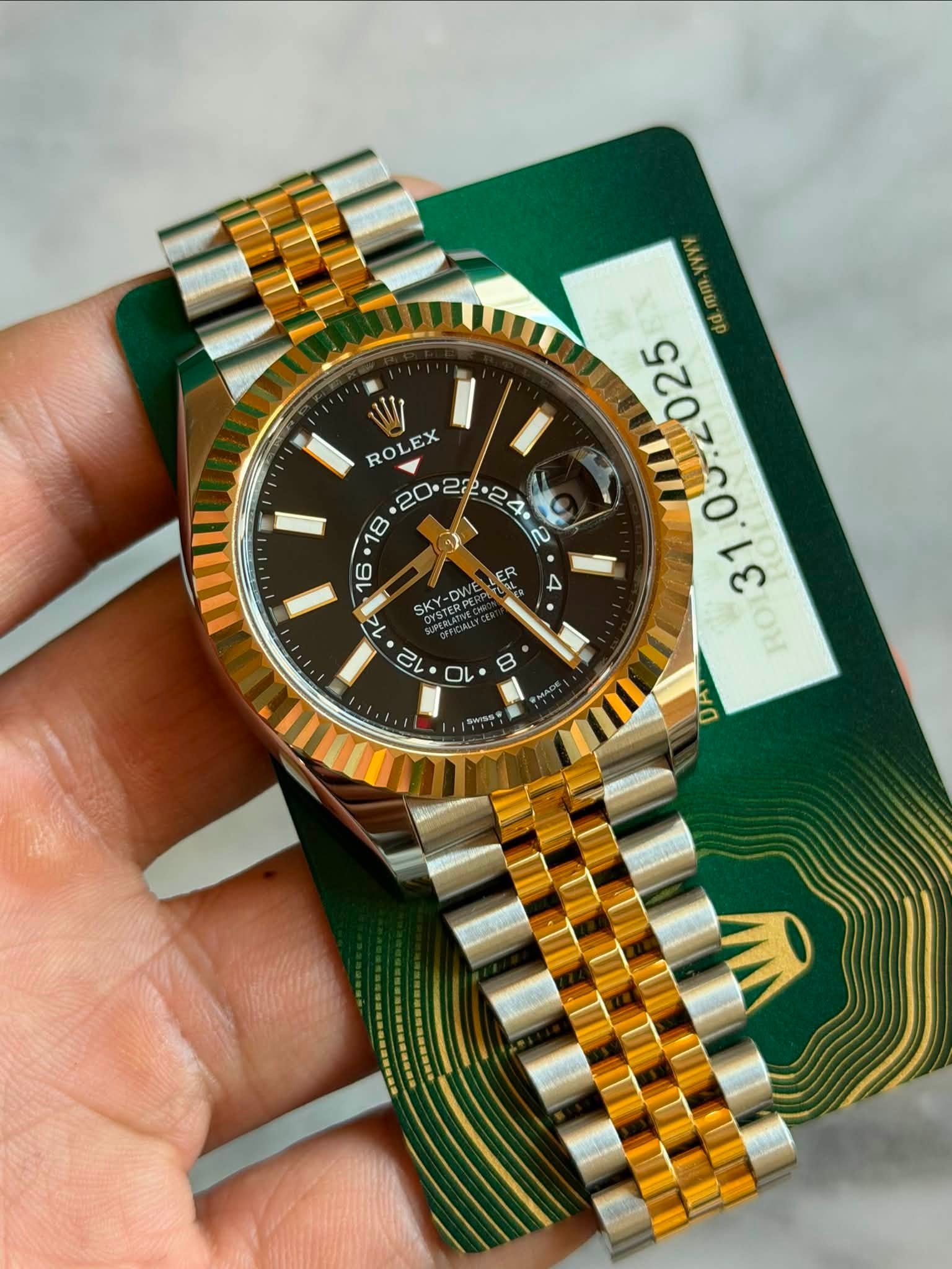 May be an image of wrist watch and text that says 'R ROLEX X SKY SKY-DW MSTERP -OW WIII p 2007560 EF لى 9 A LOL ιε 0 I U נס HO C I N SHISST'