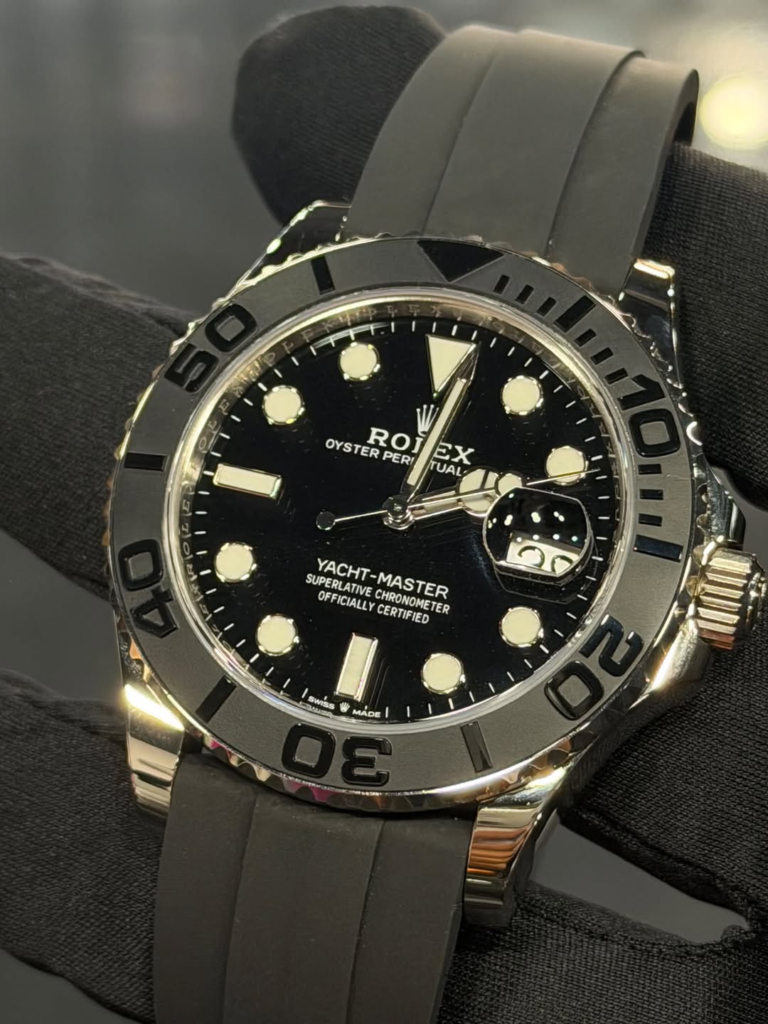 May be an image of wrist watch and text that says 'OYSTERPERI ROIEX EX OYSTER PER ROI TUAL YACHT SUPERLATIVE SUPERLATIVECHRONOMETEP YACHT-MASTER MASTER OFFICIALLY CERTIFIED…