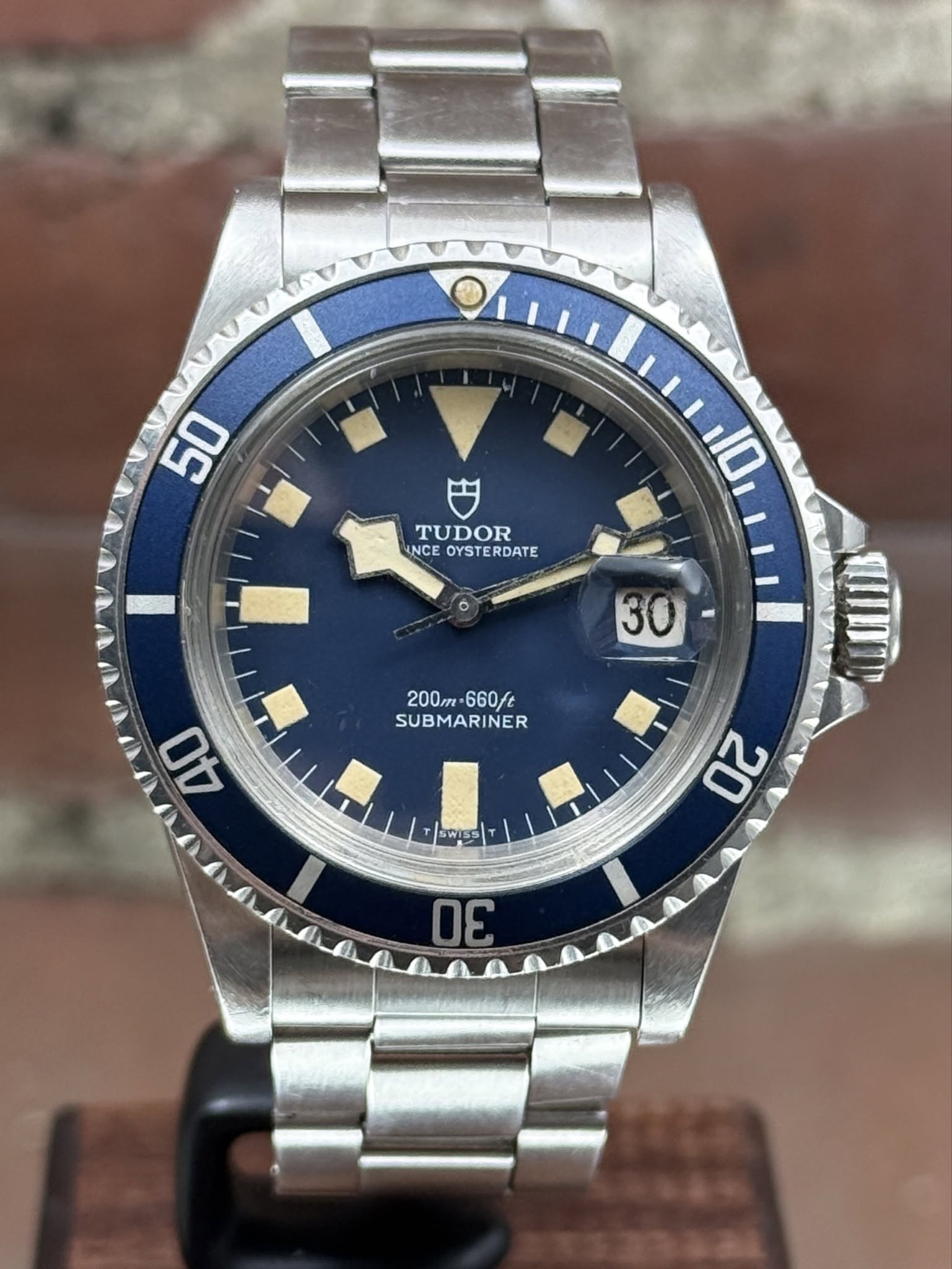 May be an image of wrist watch and text that says '50 TUDOR MINCEOYSTERDATE ANCE OYSTERDATE 10 30 200mm-660fe 200T 660ft SUBMARINER 40 แแแ) 20 30'