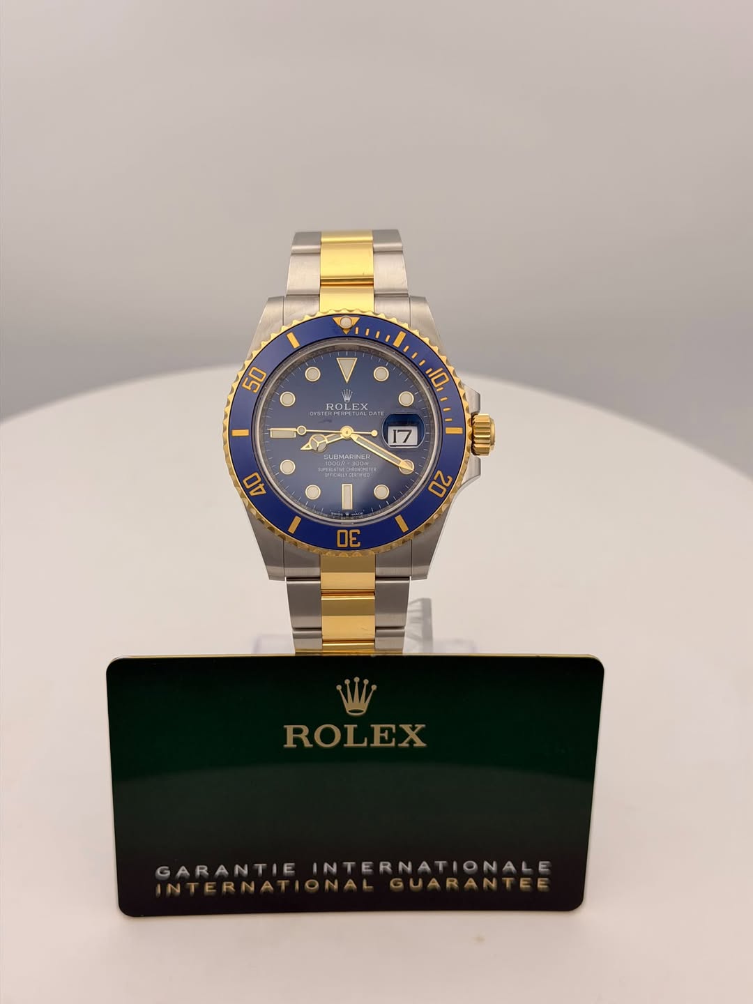 May be an image of wrist watch and text that says '50 ROLEX YRSFFE 10 O 17 i 40 20 I 30 W ROLEX CARANTIEINTERNATIONALE INTERNATIONALE GARANTIE INTERNATIONALGUARANTEE INTERNATIONA…