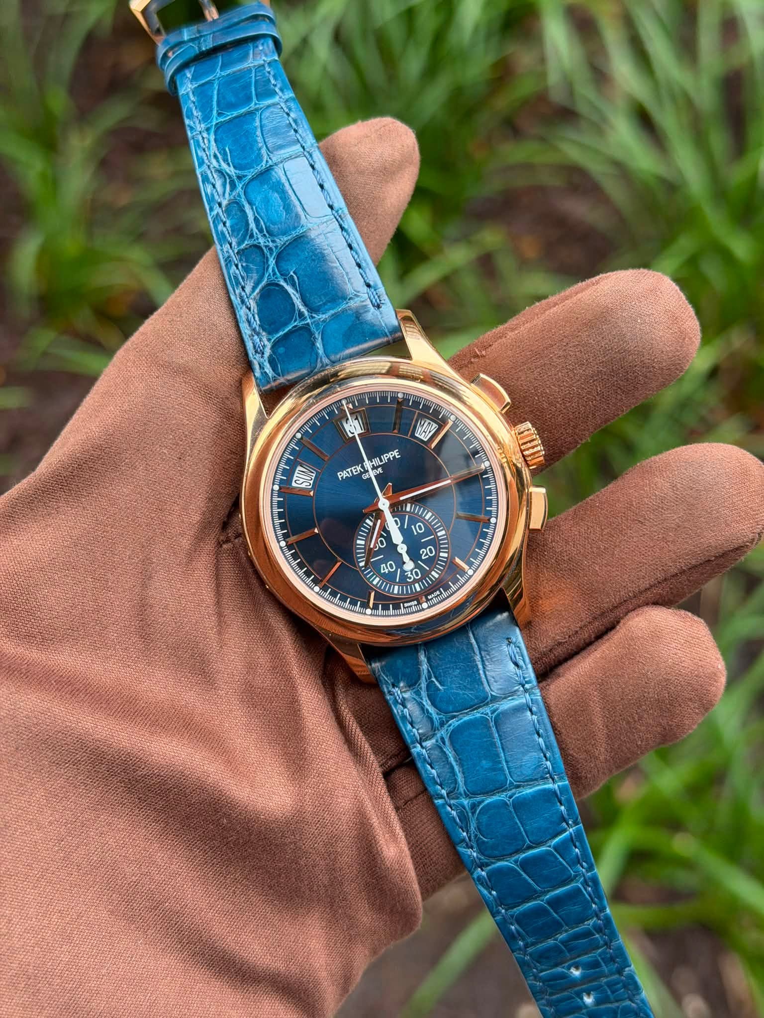 May be an image of wrist watch, leather and text that says 'AY ILIPPE PATEK SU 0 B BIHI 10 I नू 3 - 重 IN Laan'