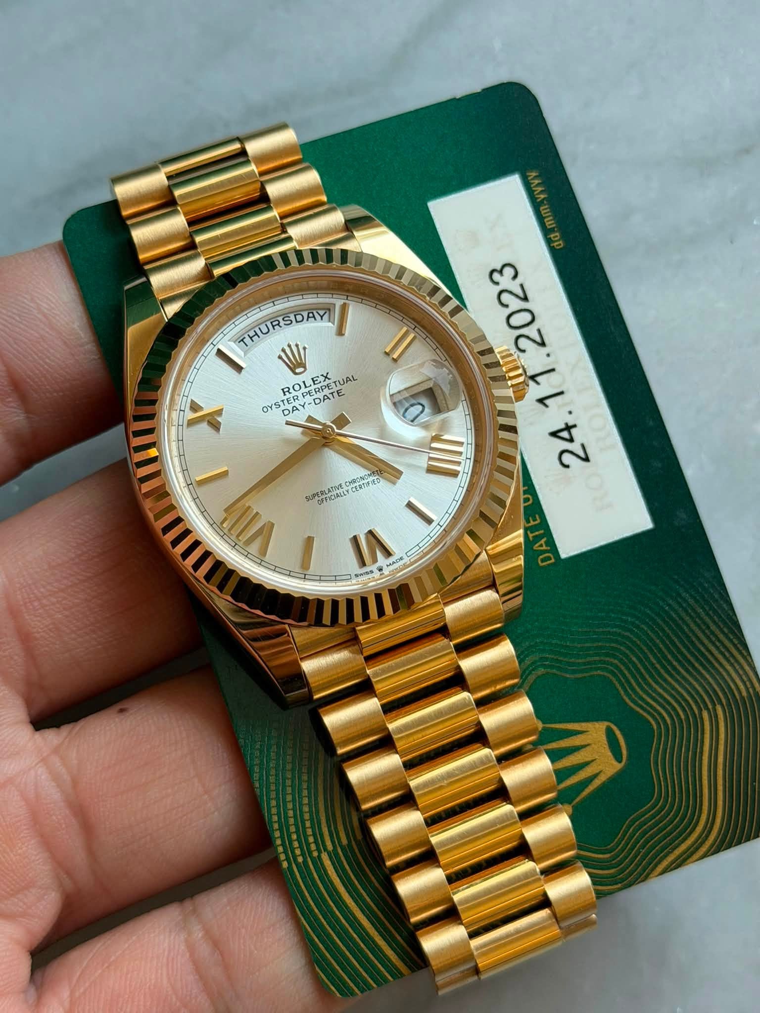 May be an image of wrist watch and text that says 'THURSDAY STER TEDPEDD ROLEX PERPETUA 2X TUAL ROL OYS OYSTERPE DAY-DATE AY- DATE VA DAY DAY X UII VII SUPERLATTE CoMa CERTEEO PEcU…