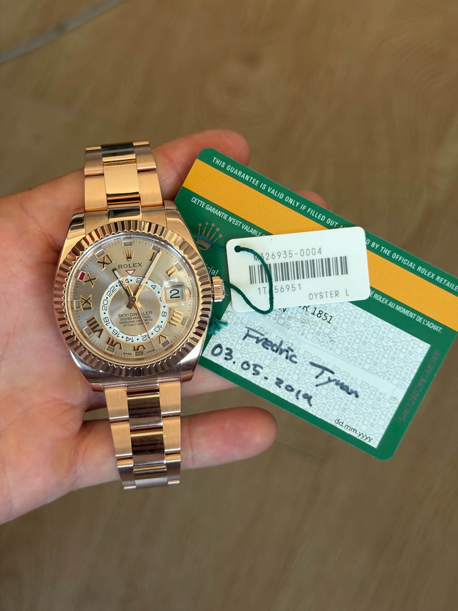 May be an image of wrist watch and text that says 'THIS GUARANTEE VALID ONLY FILLED OUT ROLEX 風 4 แรญ I 平 0+ •28 2 Cy 吉.者 105 S I タレ L CK 205 4 ١ e D By THE OFFICIAL ROLEX RETAILE…