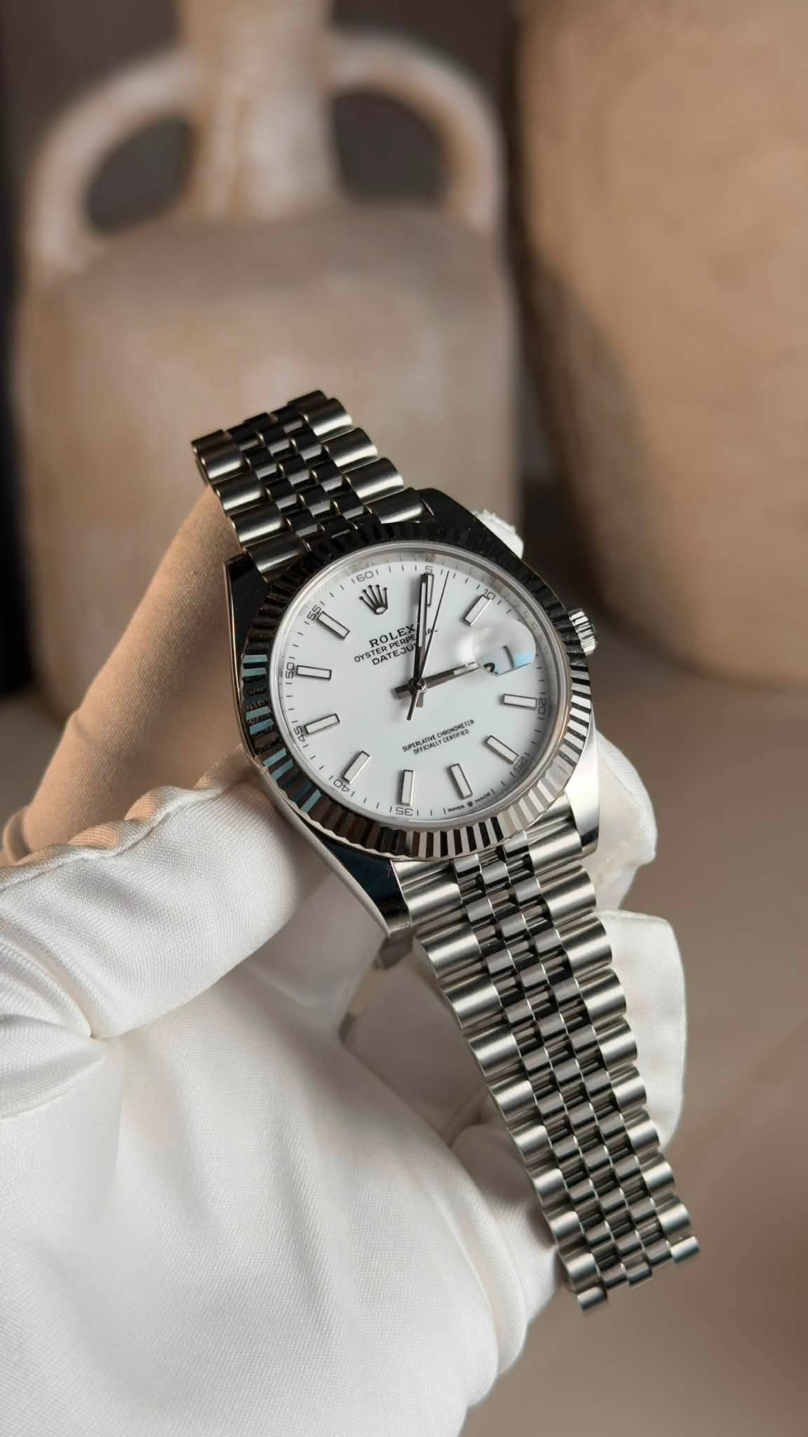May be an image of wrist watch and text that says '1 60 i W ROLE L VST STATE STERPER DATE Hlun 1I0 01 o 10 PRERa C D'