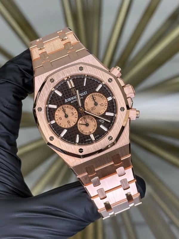 May be an image of wrist watch and text that says 'w (ိုင်ခ BLHE Pg Nika IGUET AUDEMAI C AUTO B ላርክ es 11'