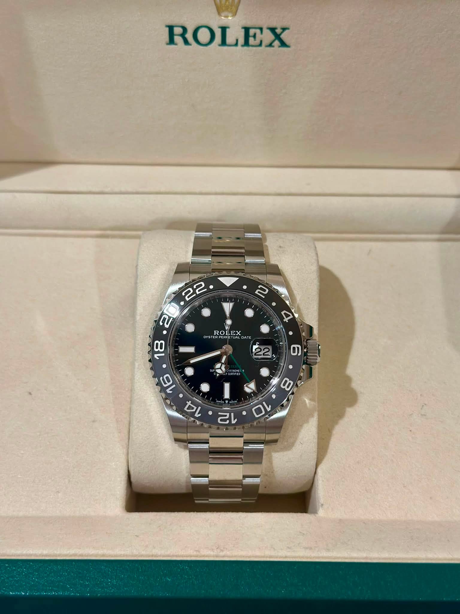 May be an image of wrist watch and text that says 'ROLEX 2 4 5ک ROLEX 18 16 80 ט CL 10 တ'