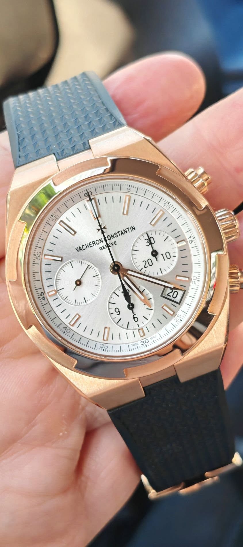 May be an image of wrist watch and text that says 'D יוי CONSTANTIN VACHERON GENEVE EVE GEN 11 30 惜 10 20 1 上 I D 00 I ייןינו' 20 יוי ン o e 3 -0'