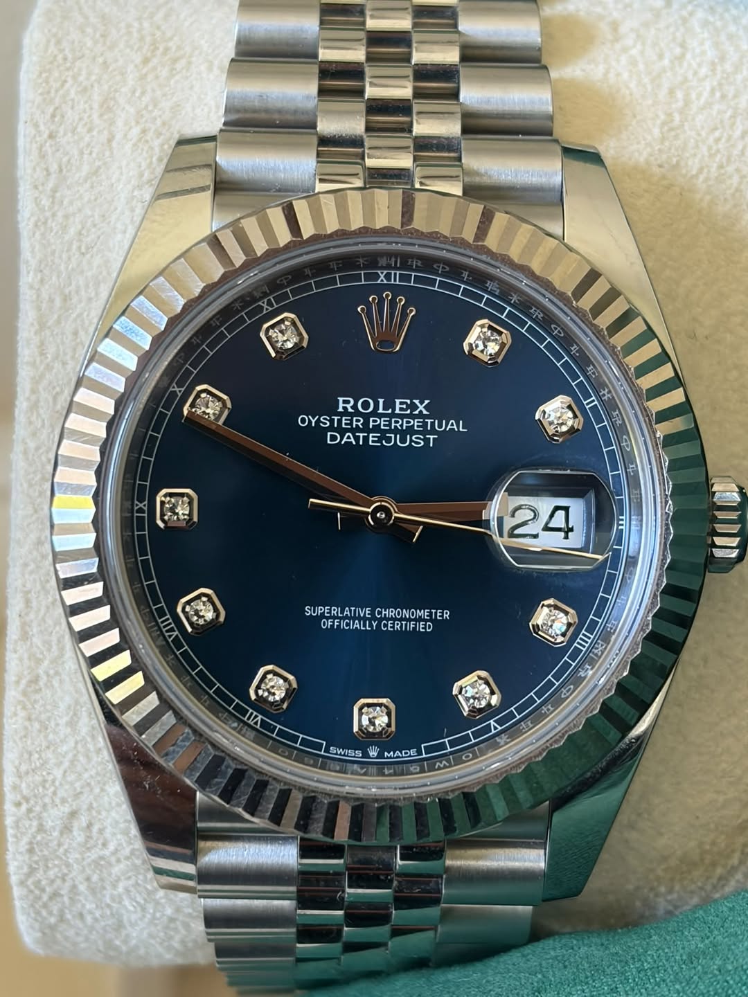 May be an image of wrist watch and text that says 'npHи ሳ V D A ROLEX OYSTER PERPETUAL PERPE TUAL OYSTERPERPET DATEJUST S 24 IIA TILLA SUPERLATIVE CHRONO CHRONOMETER…