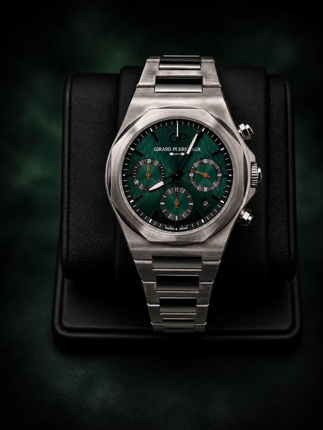 May be an image of wrist watch and text that says 'I GIRARD URR UX た S5 কर 30 い ဆ นงาน م G0 9 bWks MADE'