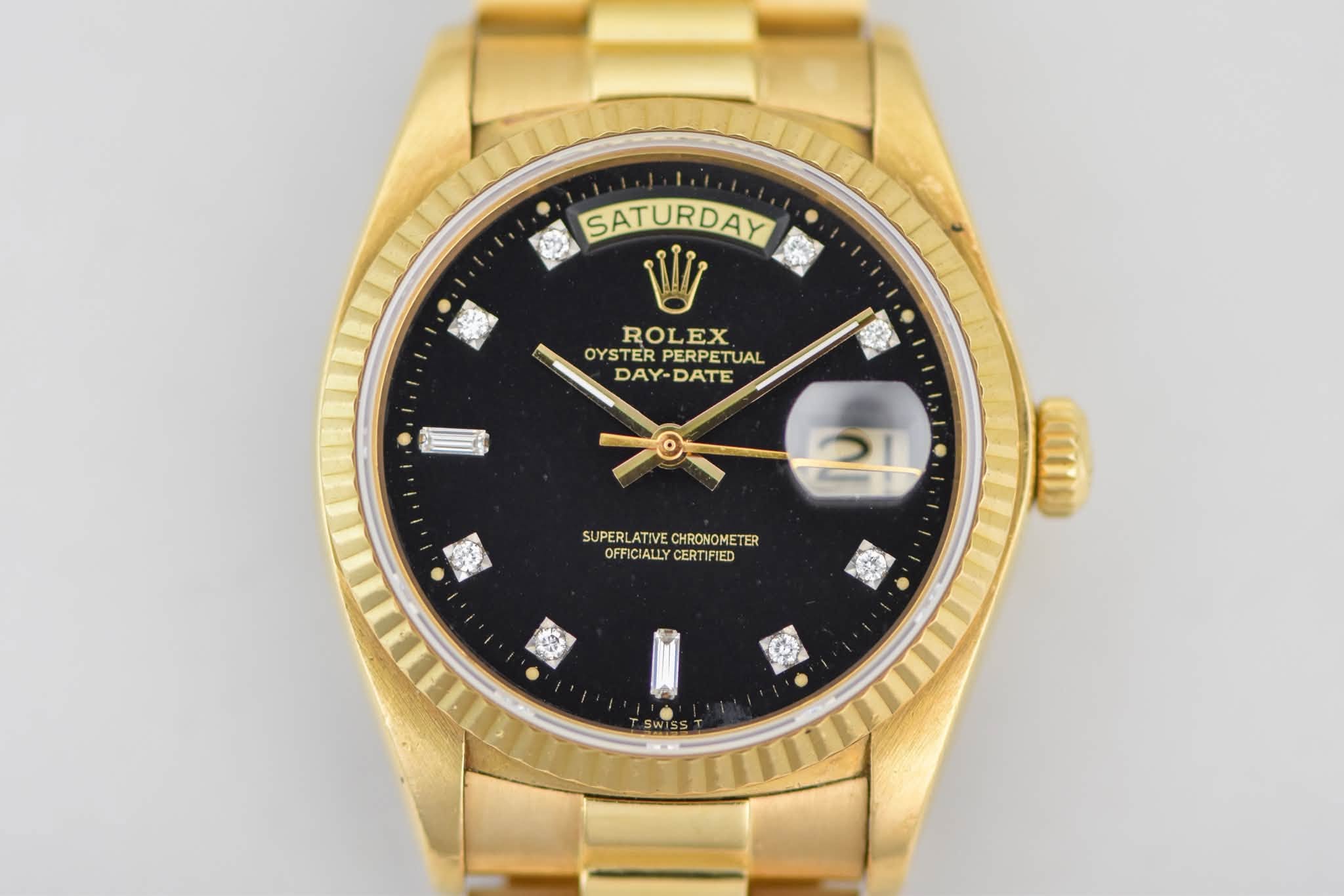 May be an image of wrist watch and text that says 'SATURDAY ROLEX OYSTER PERPETUAL DAY DAY-DATE う! 1 麗 SUPERLATIVE SUPERLATIVECHRONOMETER CHRONOMETER OFFICIALLYCERTIPIED FIED…