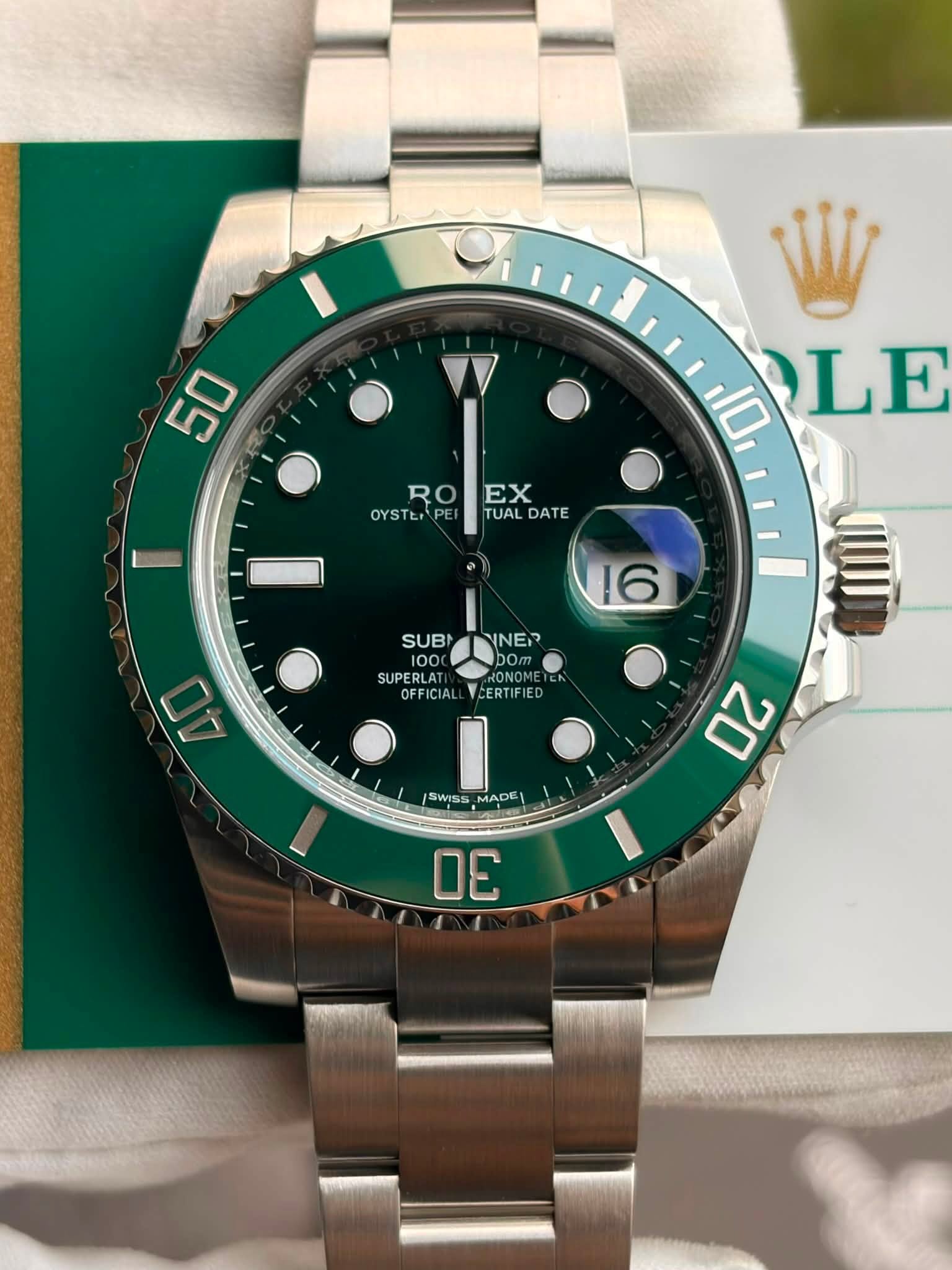 May be an image of wrist watch and text that says '50 RO OYSTE.PEIITUALDATE ROEXATE ROEX EX OYSTEPEI TUAL DATE 10 LE 1 16 SUB 1000 SUPERLATI OFFICIAL VNE bo 00m RONOM CERTIFIED…