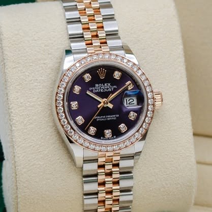 May be an image of wrist watch and text that says '淘 型 [得 ROLEX DATEJUST DATESUST DUST JUST ដ្ល DATE ke0 C 器 12 ជា 4 ตน S'