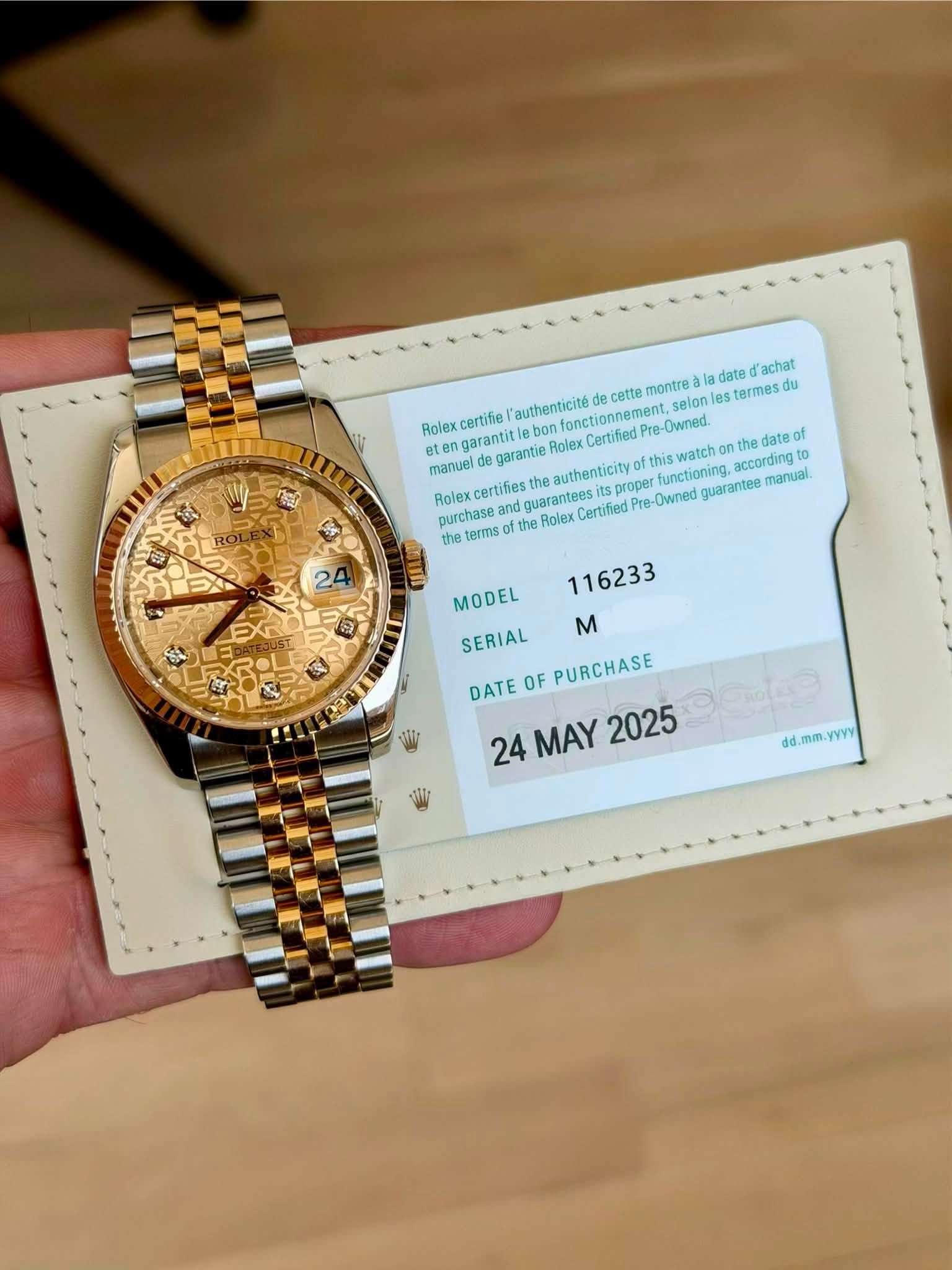 May be an image of wrist watch and text that says 'achat selon termes du Rolex Rolexcertifie jarantitle lebor certifie 'authenticité de cette montre la date the date of manuel…