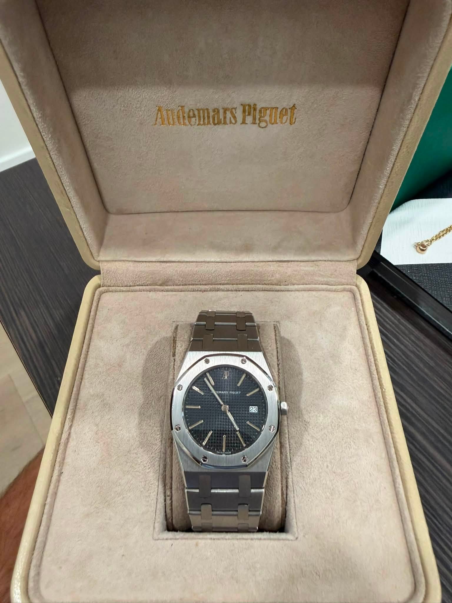 May be an image of wrist watch and text that says 'AndemarsPiguet Piguet Andemarsı હভা 0 0 - N4G 昭 9 2'