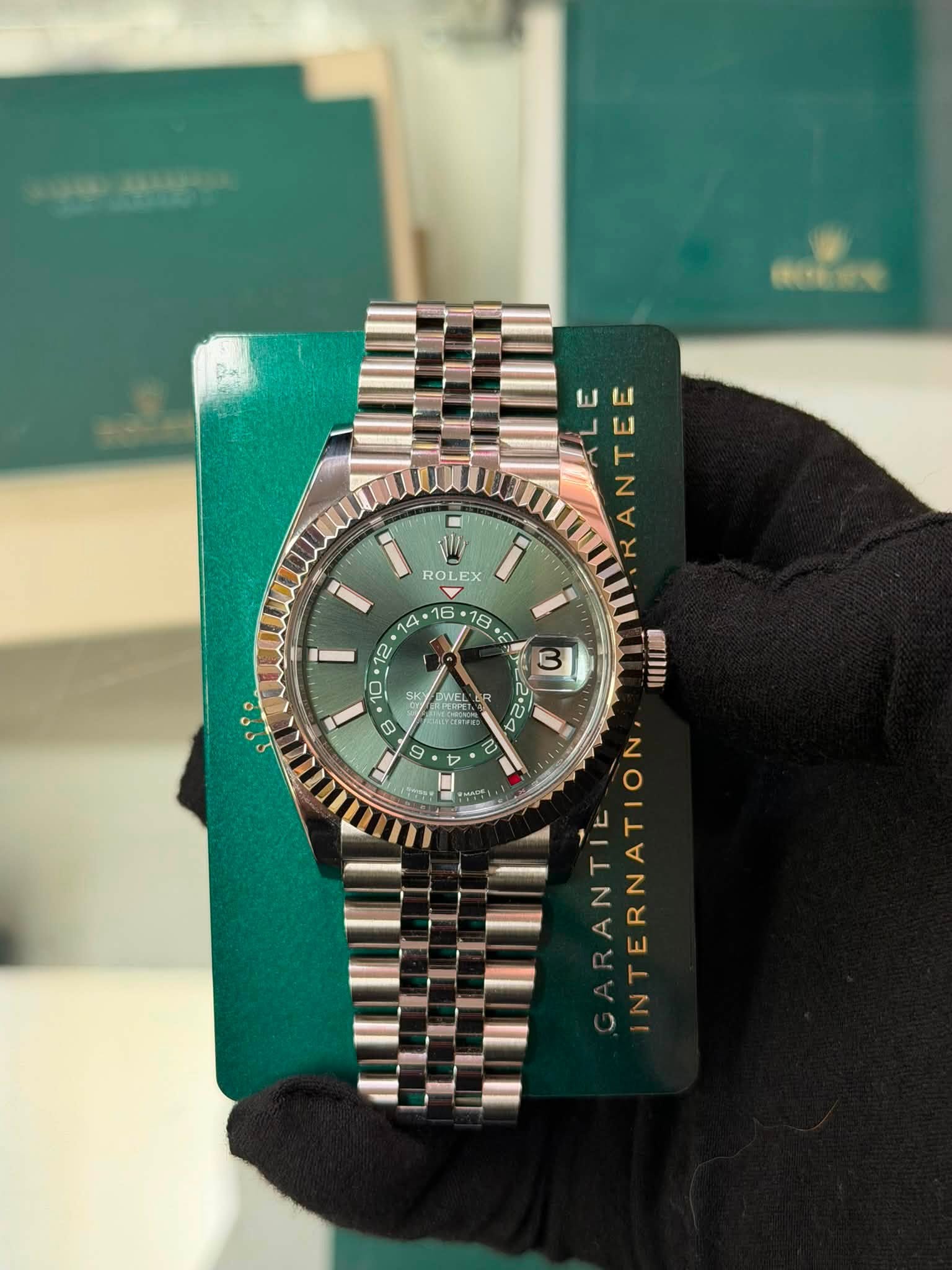 May be an image of wrist watch and text that says '1 - ANTEE NTE A RO ROLEX 16 14 18 I 10. A SKY E 0 e PIF 4 2 ನ 9 9 4 ෆ TERNATION'