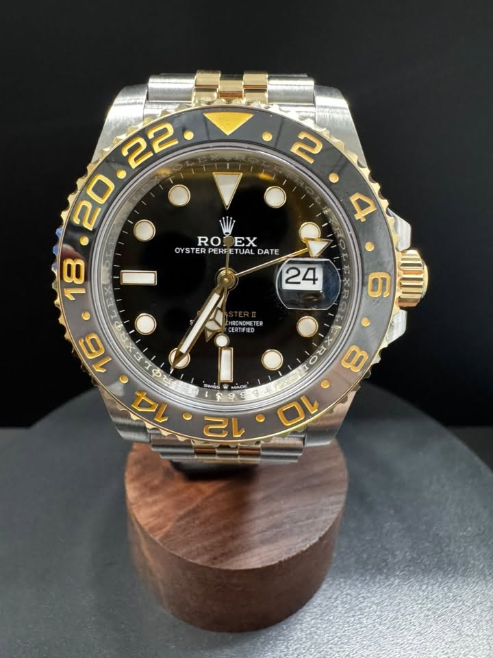 May be an image of wrist watch and text that says ' RO ROEX FY EX OYSTER OYSTERPERF OYSTERPERFETUALDATE PERF TUAL DATE 24 4 EX HRONDNETER CERTIFIED ESTIFIED 6 16 P 14 E は R C R…