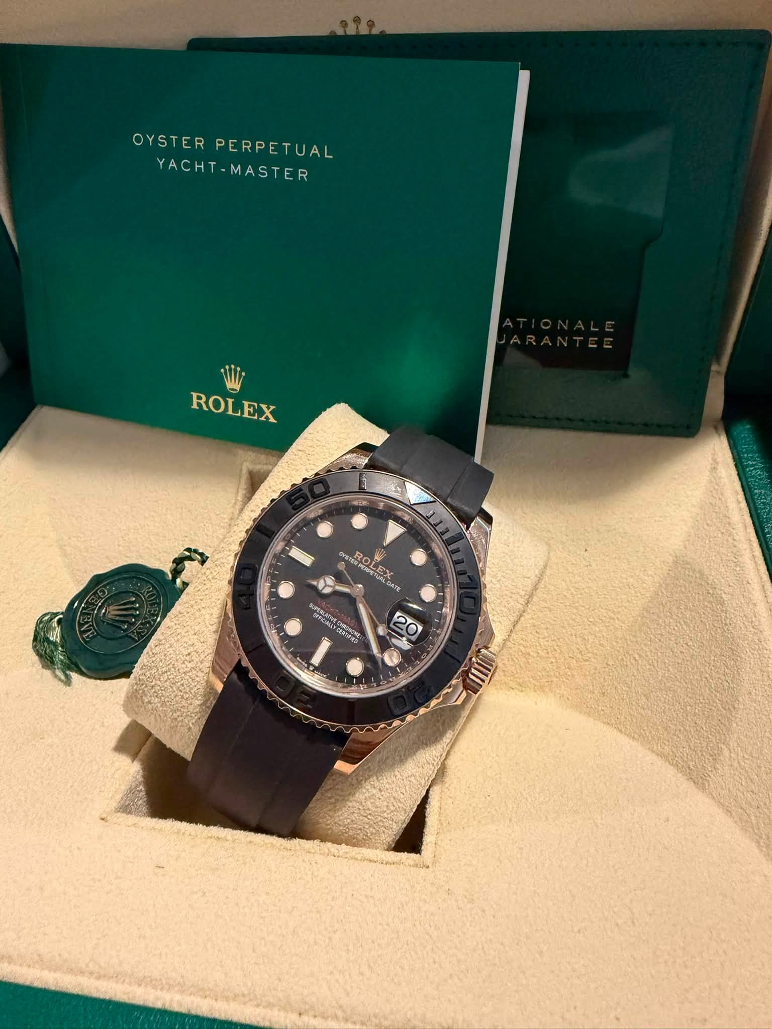 May be an image of wrist watch and text that says 'OYSTER OYSTERPERPETUAL PERPE PERPETUAL YACHT-MASTER YACHT -MASTER ROLEX ROL ROLEX ai ROLEY KPEBATe NN 20 UIT'