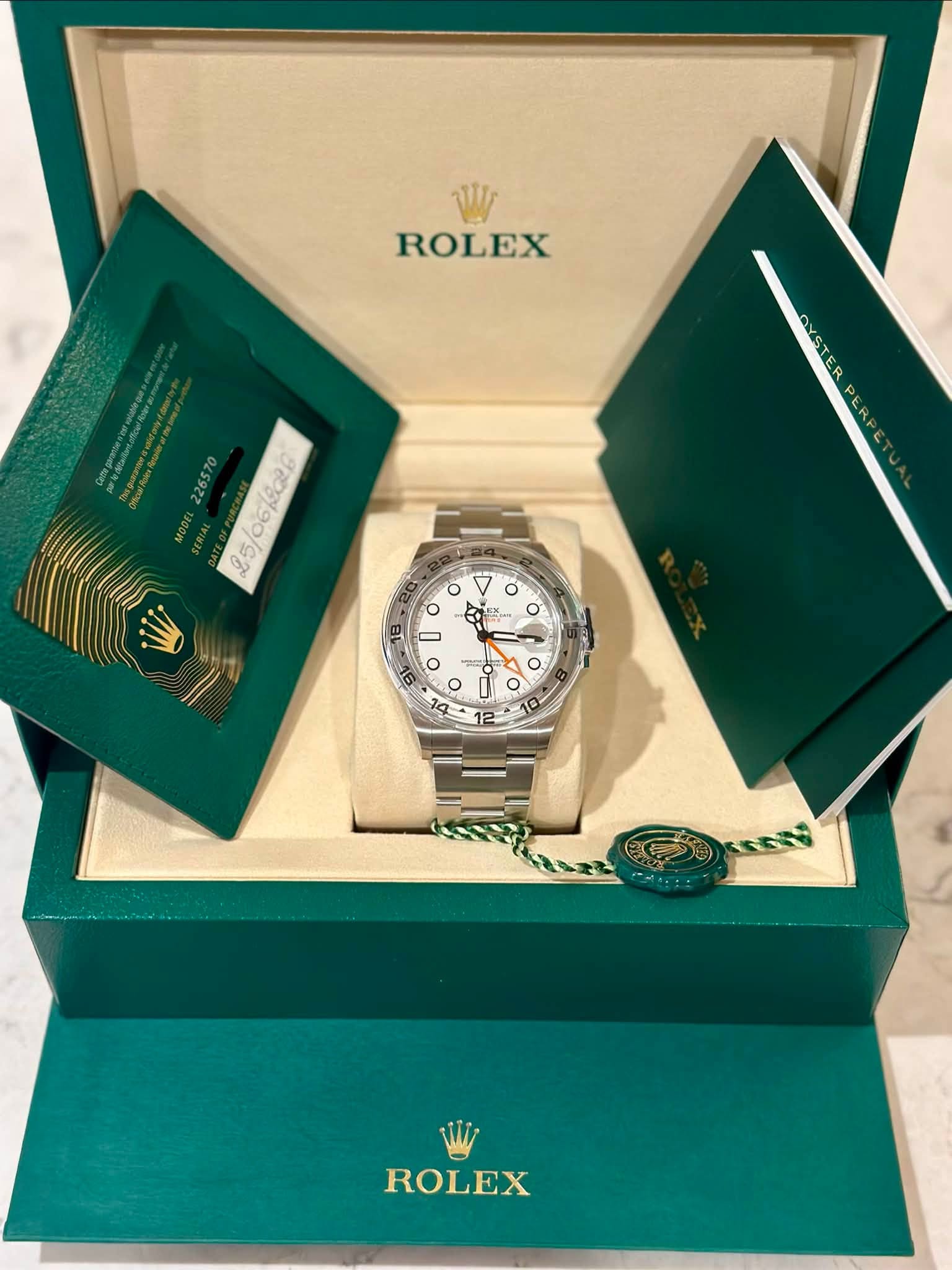 May be an image of wrist watch and text that says 'W ROLEX OYSTE /06/9026 9O2 SERIAL V ο C O O ー 4 ROLEX'