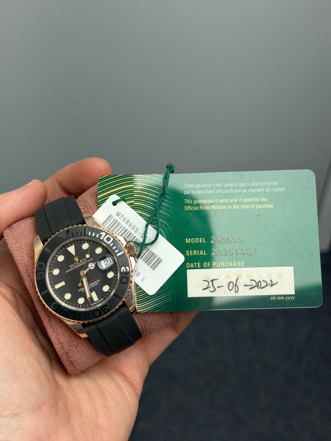 May be an image of wrist watch and text that says 'Catgrenterientaboescle datée Cattega ostvalable par Rolex momanit guarantee onlyif dated the Official Rolex Retailer the imeo…