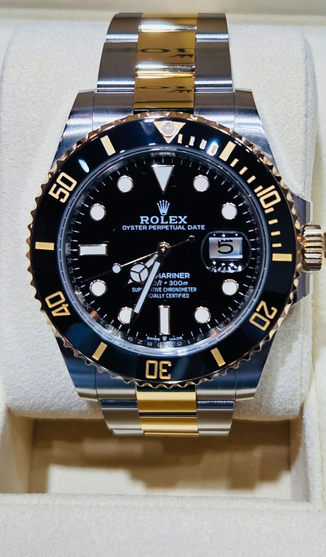 May be an image of wrist watch and text that says '50 ROLEX OYSTERPERPETUALDATE TUAL DATE OYSTER PERPETU 10 SUP MARINER د =300m TIVE CHRONOMETI ER CIALLY CERTIFIED 40 SwISs MADE…