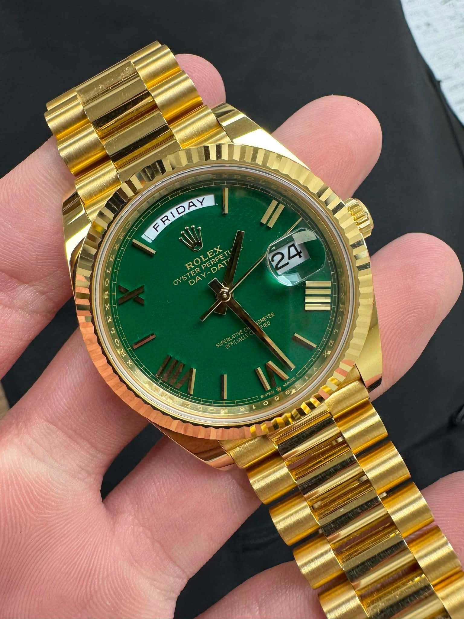 May be an image of wrist watch and text that says 'RIDAY FRIDAY RID F F YSTERPERPE ROLEX ERPET PERPET -DATE DAT AT STER DAY Il 24 IIII 0 C 京 + O'