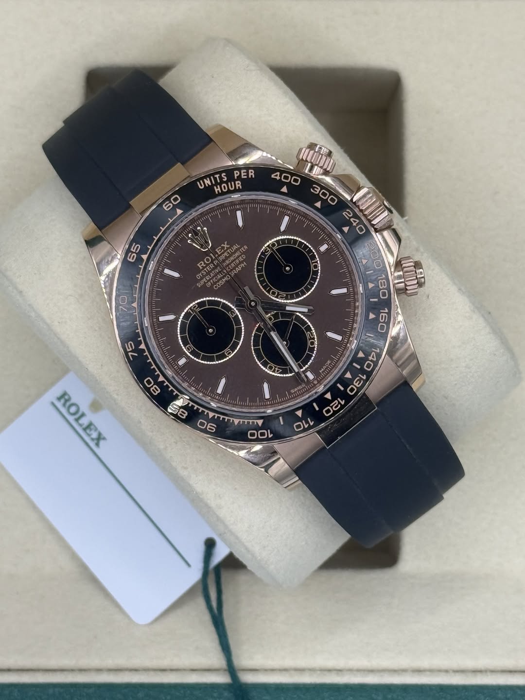May be an image of wrist watch and text that says 'UNITS PER HOUR 60 65 ممس SCBFEIASL COSMO แซีงน C ROLEX 10 O 100 0'