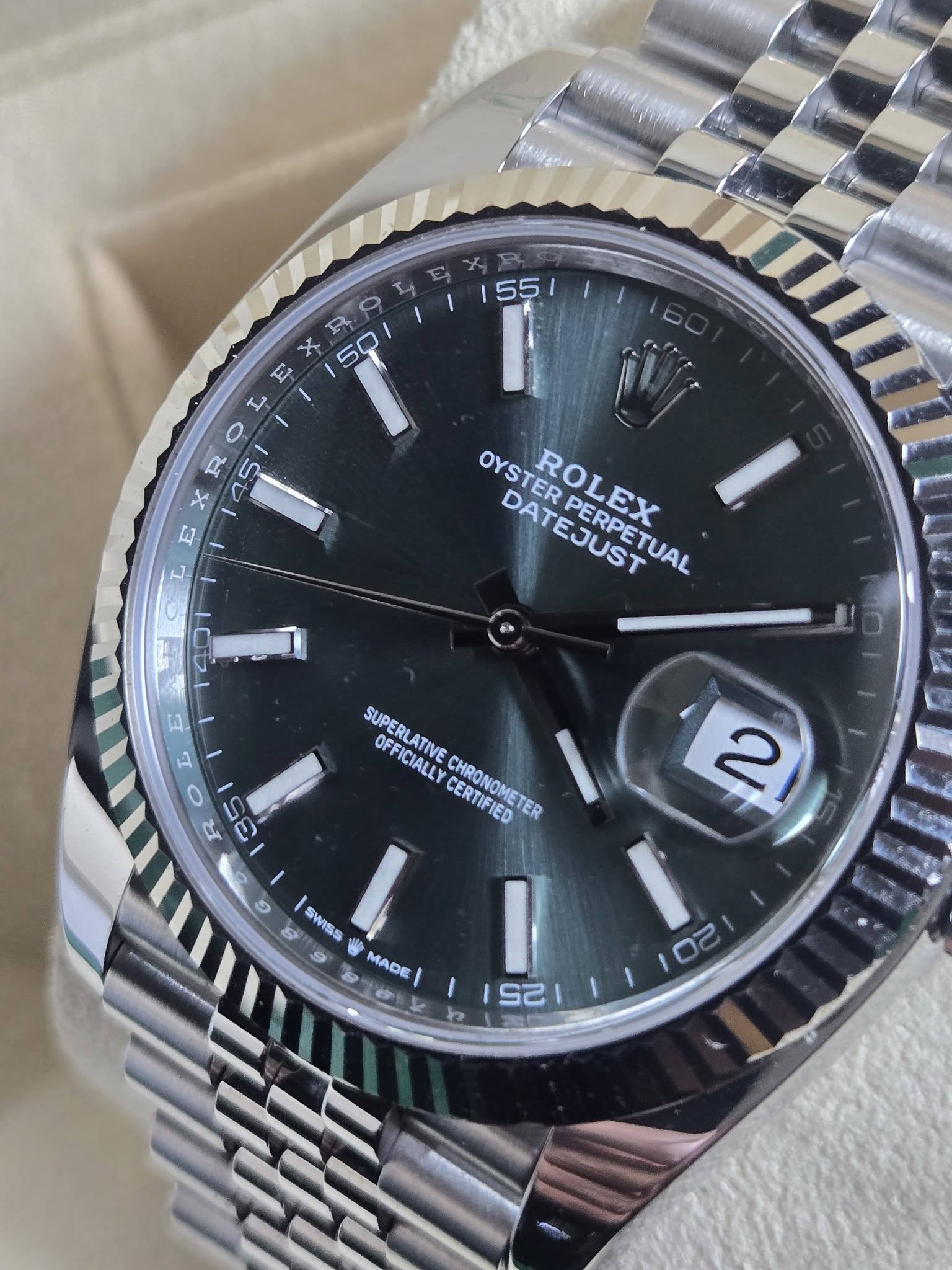 May be an image of wrist watch and text that says 'م X R 50 E I O R 75 E I OYSTER DATEJUST PRFELUEZAML ROLEX DATESRPETUA PERPETUAL 5 40 SUPERI OFFICIALLY SUPERLATIVE LATIVE…