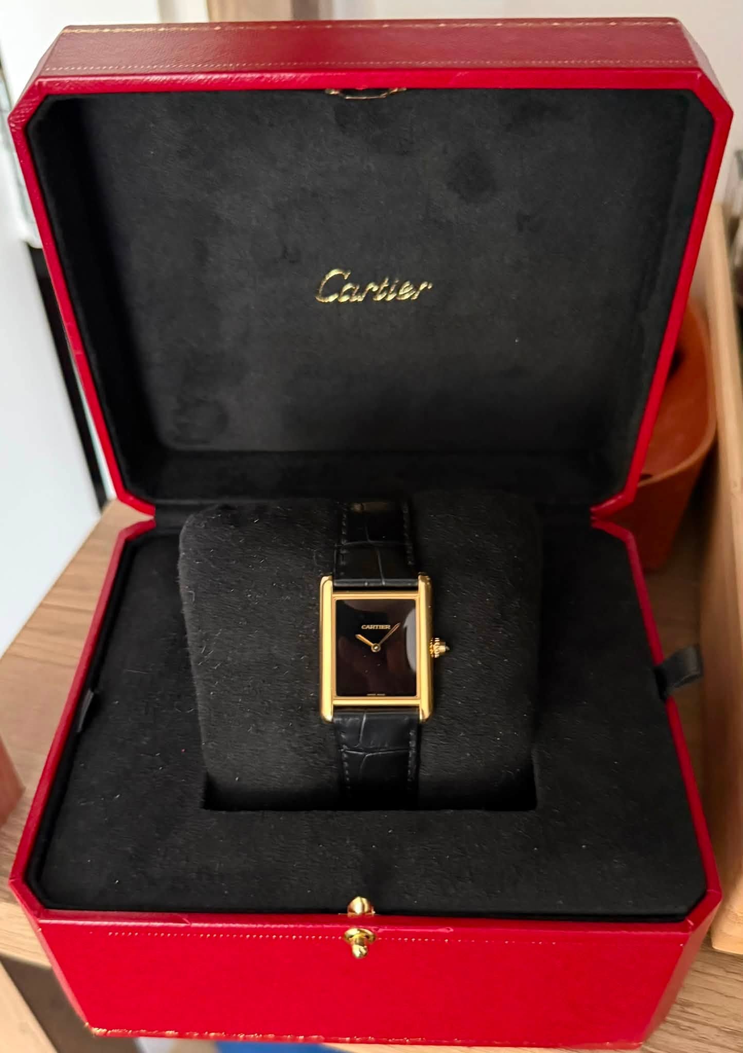 May be an image of wrist watch and text that says 'Cartier ሪሪይ!'