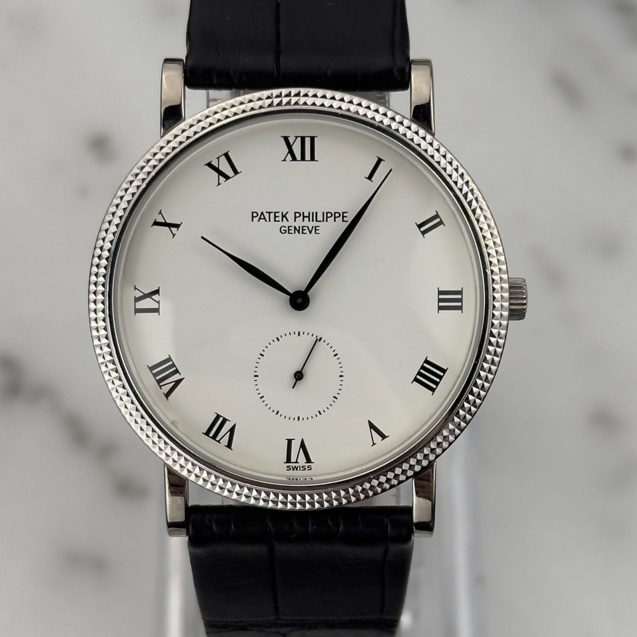 May be an image of wrist watch and text that says 'XI X X PATEKPHILIPPE PATEK PHILIPPE GENEVE I II IX VII III Л د SWISS'