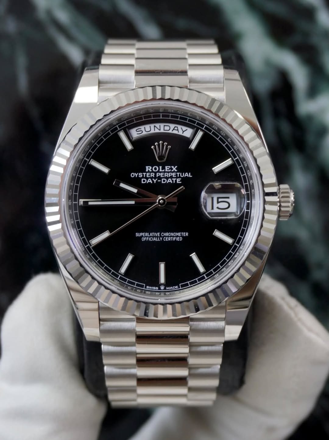 May be an image of wrist watch and text that says 'SUNDAY ROLEX OYSTER OYSTERPERPETUA PERPETUAL TUAL DAY-DATE DA -DATE 금 15 a م SUPERLATIVE CHRONCMETER FFICIALLY…