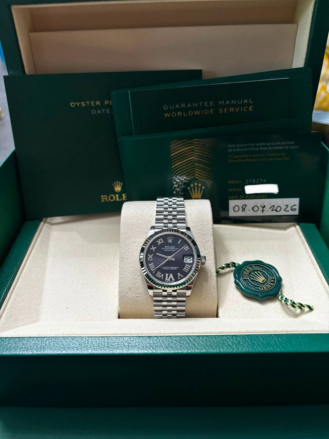 May be an image of wrist watch and text that says ' XI 스 ر X ก0ม X D 报 25 明 IA'