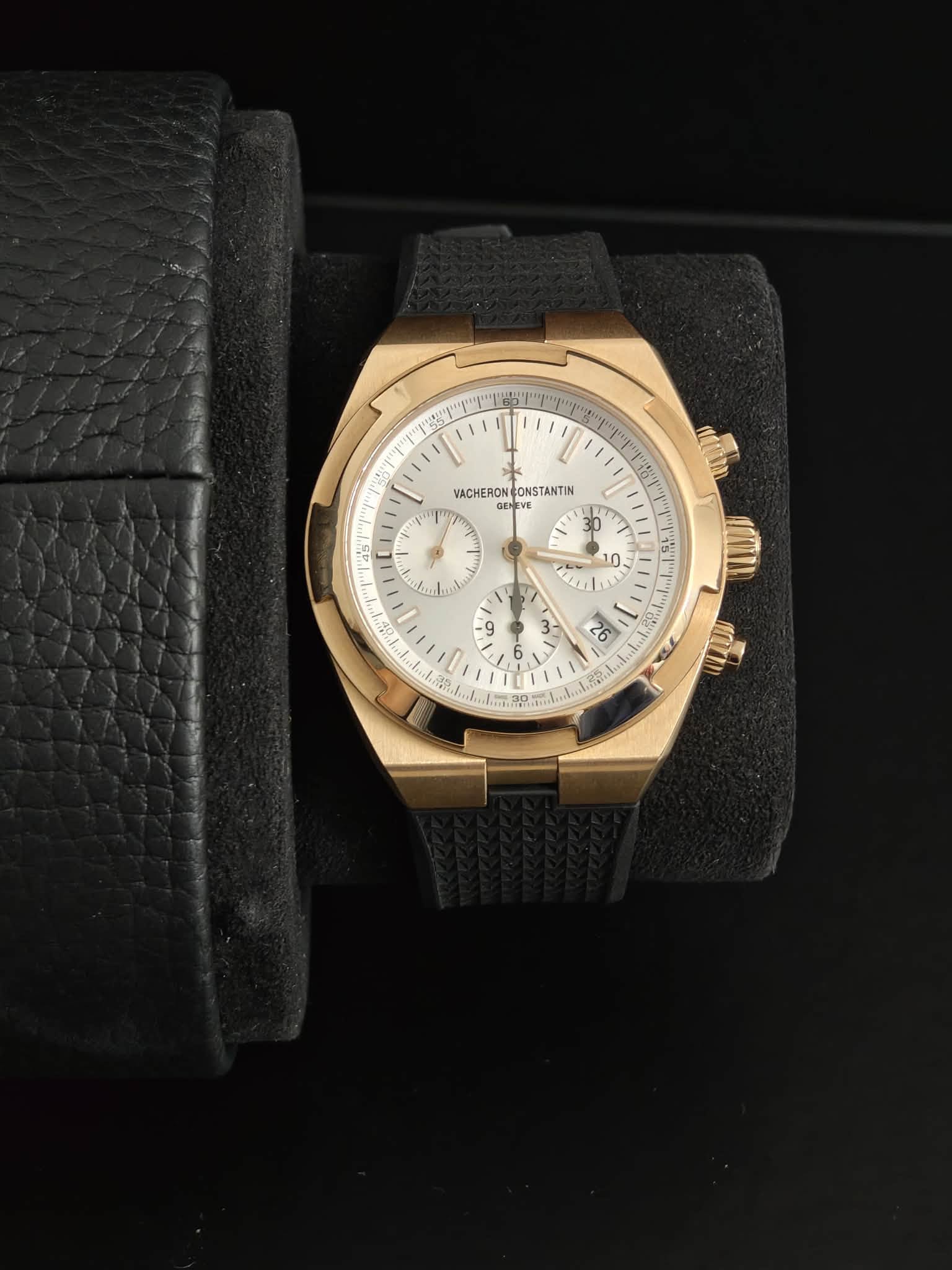 May be an image of wrist watch and text that says 'VACHERON YACHERONCONSTANTIN CONSTANTIN GENEVE 4 ሞረ 7 10 11 Le タン LLE f 5 9 3 F 6 0 I IN መ'