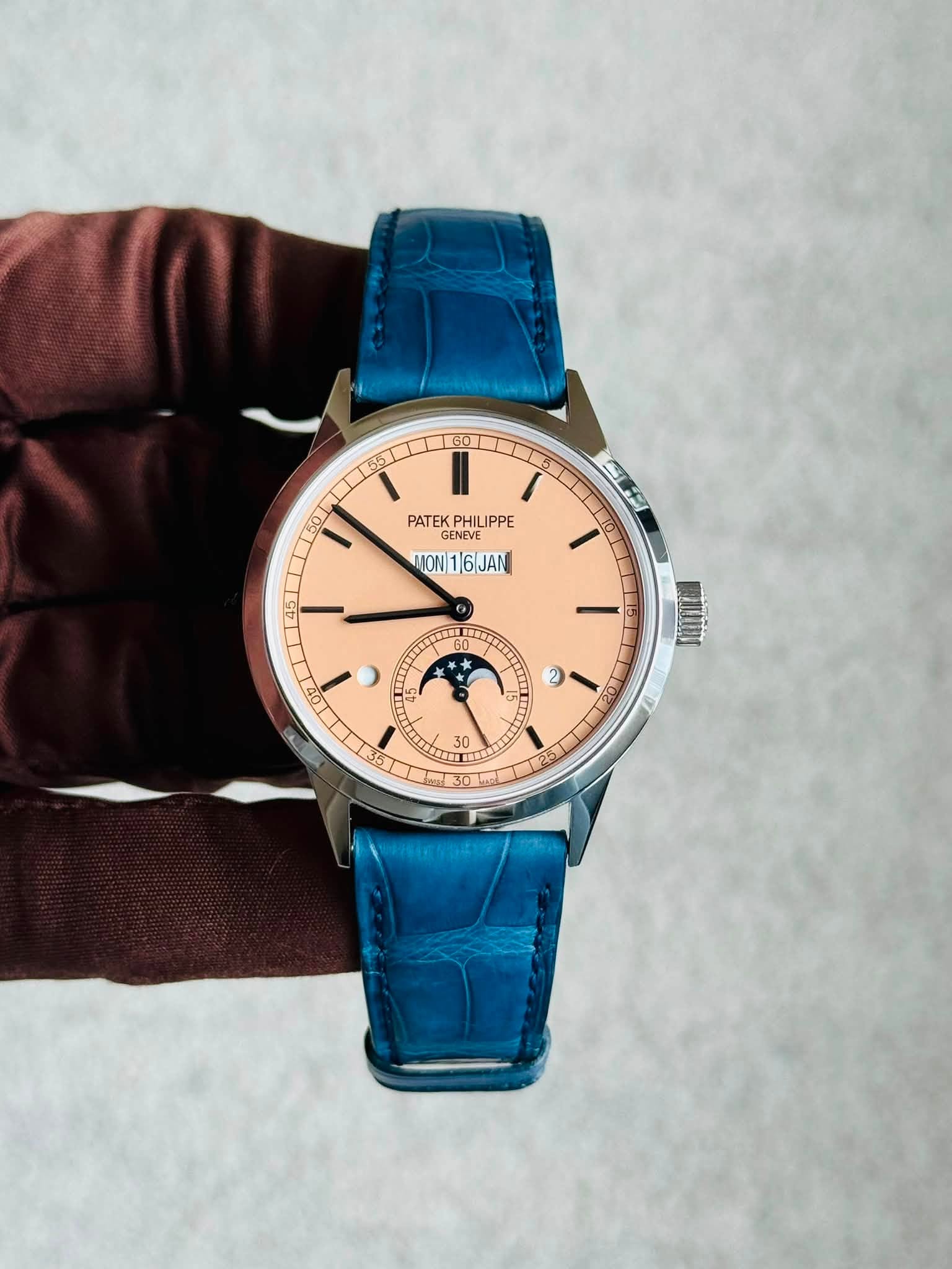 May be an image of wrist watch and text that says '/mmsuc 60 L0 55 5 50 PATEK PHILI PPE GENEVE MON16JAN 6JAN MON 0 60 0/ ا 07 立 45 4 / I II TI EI 1E T 한 30 Kл 福'