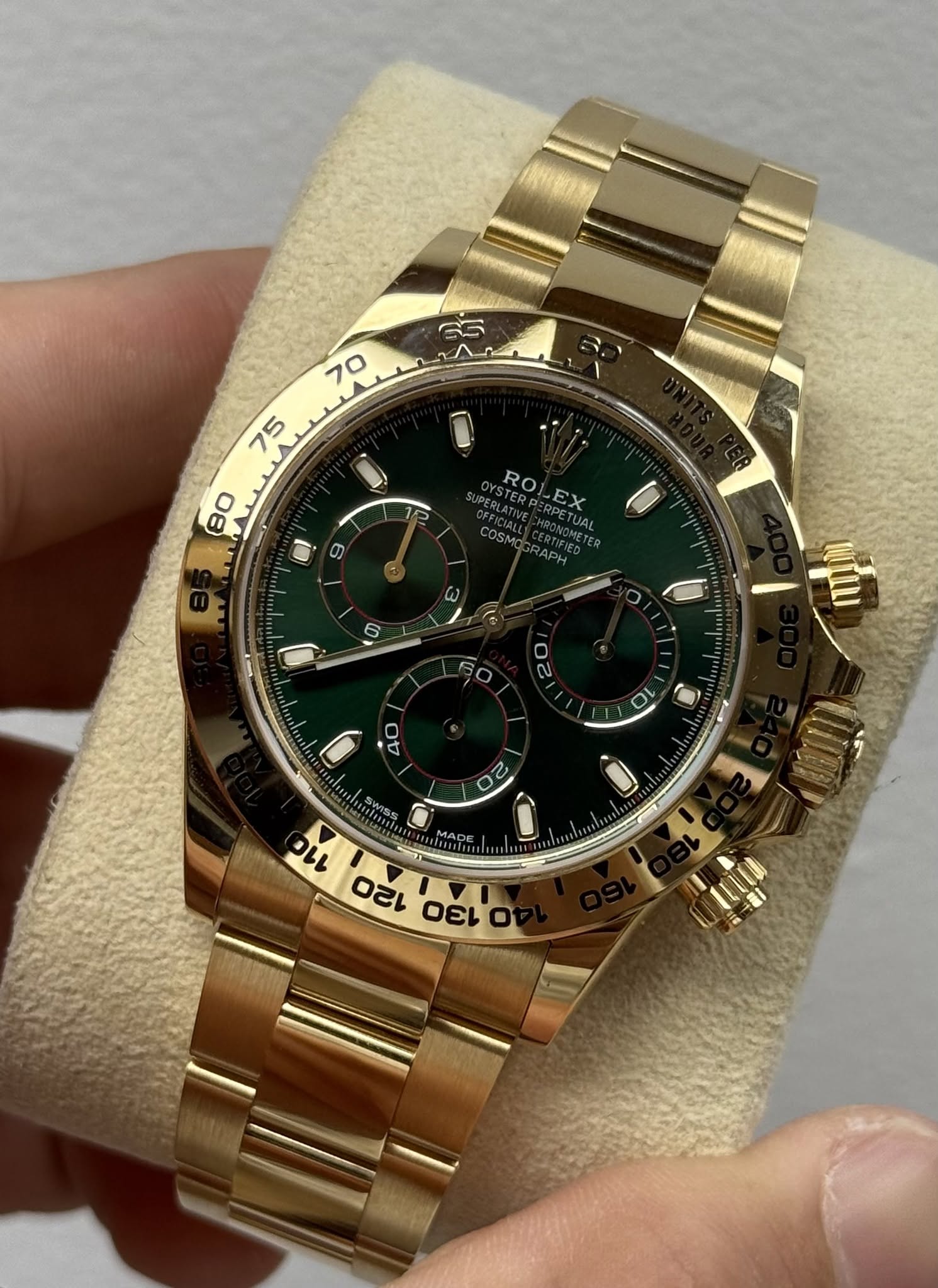 May be an image of wrist watch and text that says '70 75 80 O! 9 RO STERF OYSTER OYSTERPaR EX 0 COSMOGRAPH RTIFIED COSMOG 6 O ( 60 20 ญ 吉 40 22 MAO 0 Οθι 2 MADE QI Οε ει $ O ン'