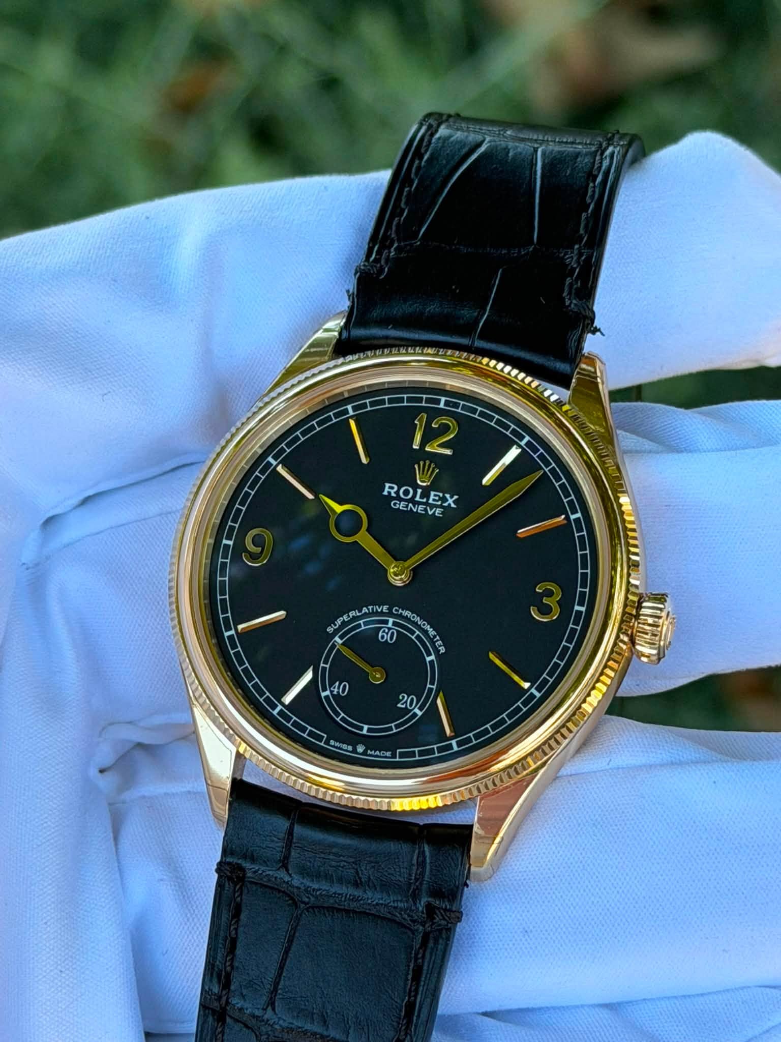 May be an image of wrist watch and text that says '۱ 12 ROLEX GENEVE UPER ATIVE I 60 40 20 AHOR Senss'