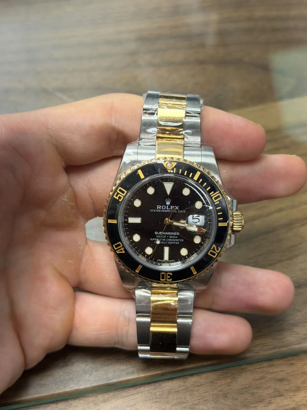 May be an image of wrist watch and text that says '50 ROLPX LP ROL STERME 10 一 SUEMARINER FOBIN cHAoлem 40 수 20'