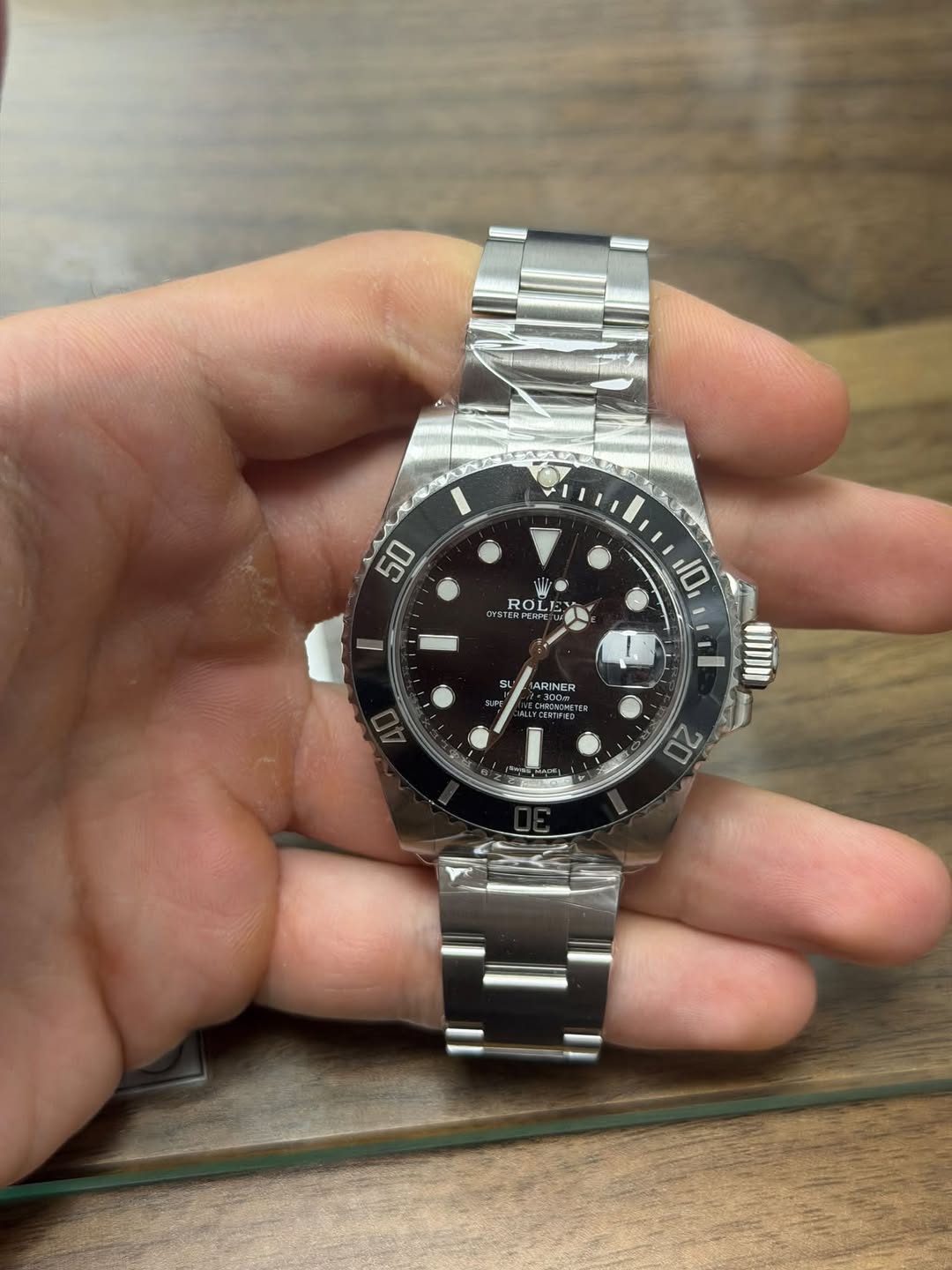 May be an image of wrist watch and text that says '50 H ROL OLE DYST ع SU SL 10 1. د 11 GUDIN RINER PEERTAR 12 SEMETER 20'