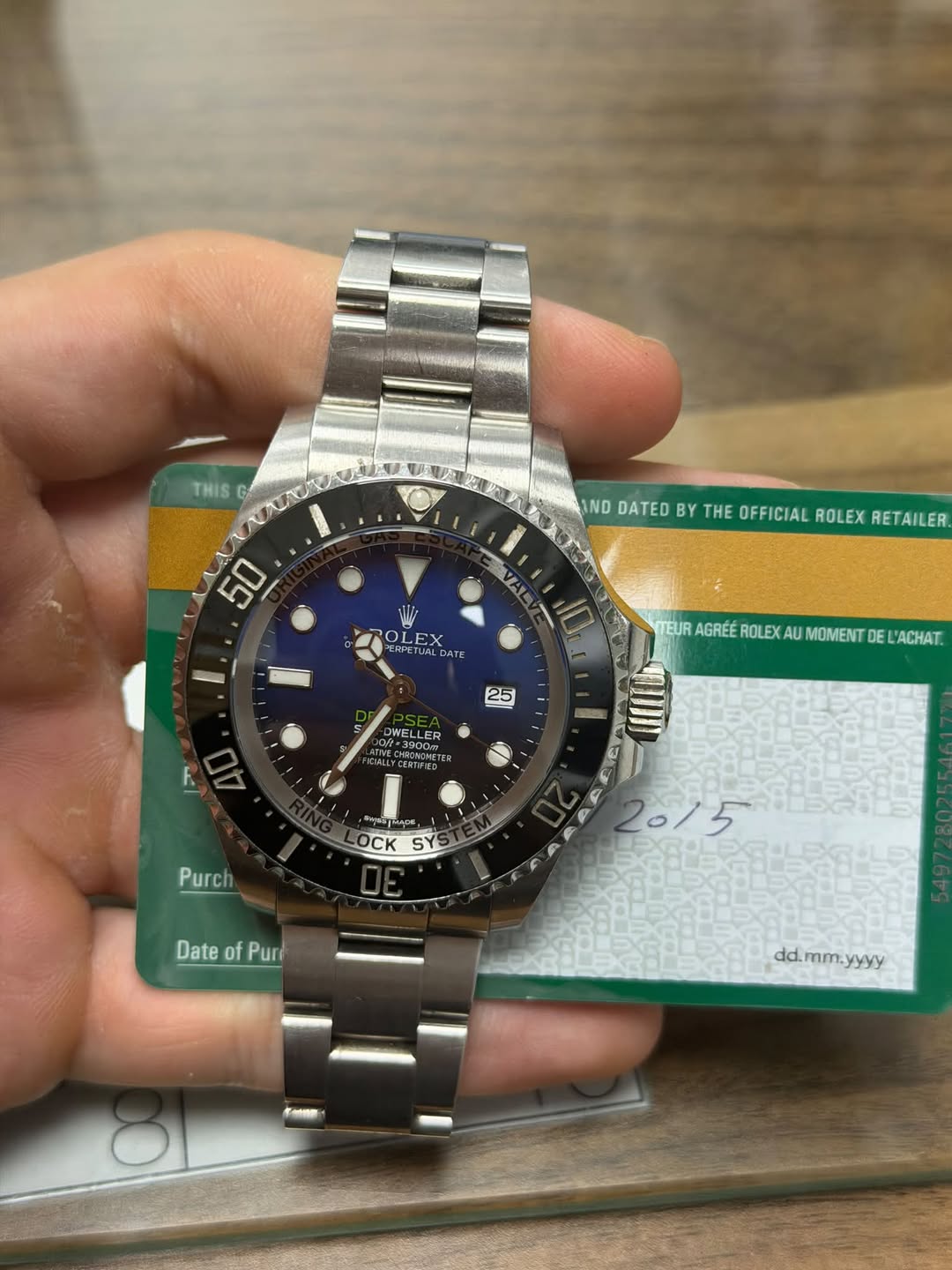 May be an image of wrist watch and text that says 'THIS G ND DATED WODATED.BYTHEFICIALAOLEXETALE BY THE OFFICIAL ROLEX RETAILER. 50 CEVAL CS OLEX OLE EX F ERPET RFETLAL PETLALDATE…