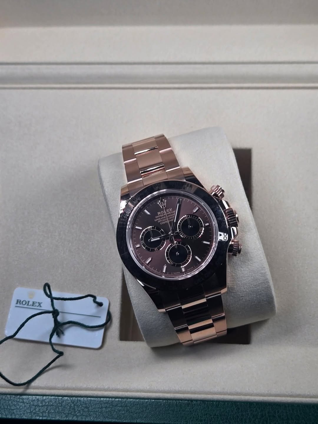 May be an image of wrist watch and text that says '17 លរ. کفی 20 ROLEX'