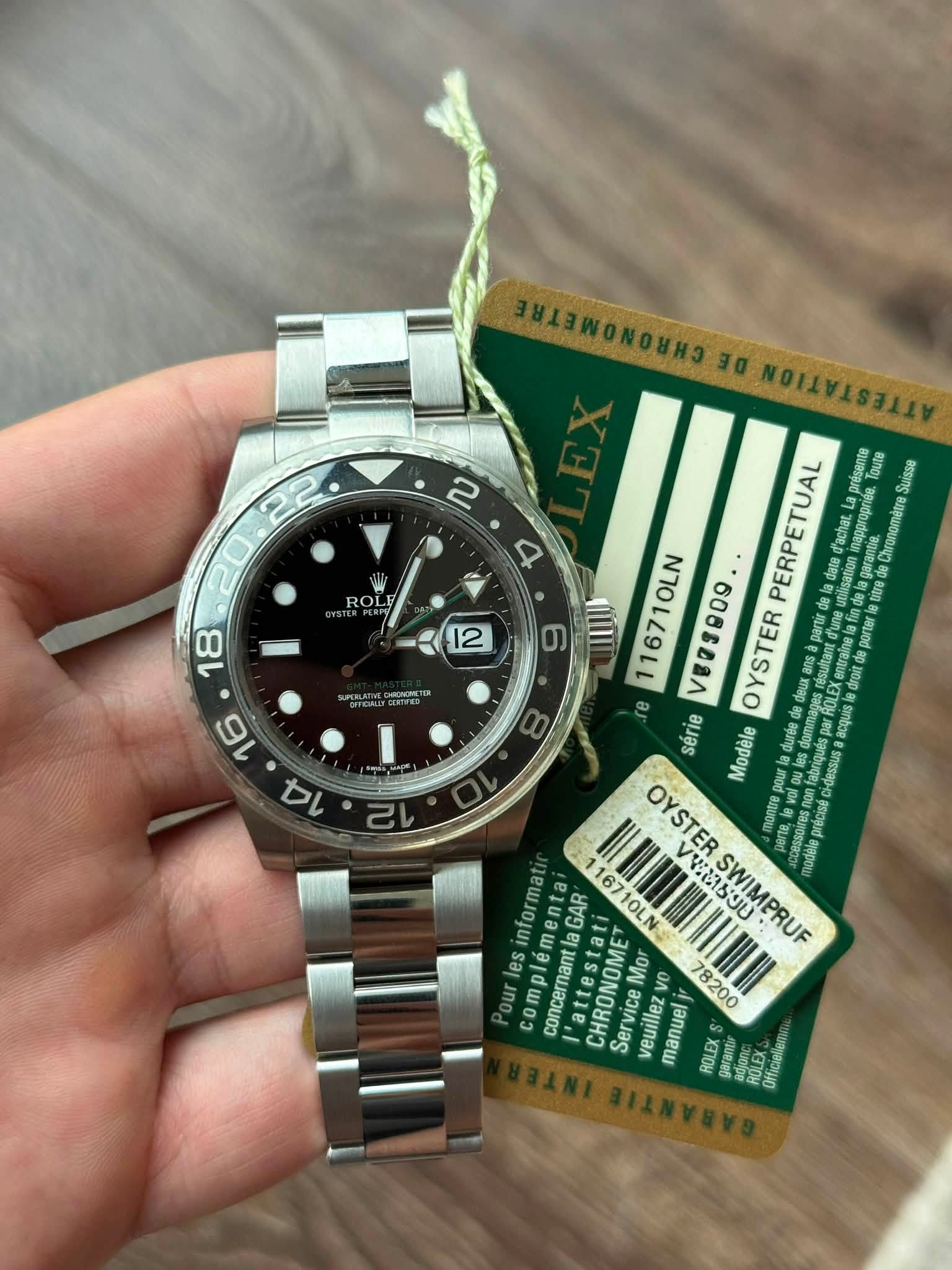 May be an image of wrist watch and text that says '22 2 RO 18 12 HuoMMcTB 6 16 14 PERPETUAL T Suisse Pachat aopropT6e. Chronométre 116710LN VB03809 OYSTER partir porter Btre droit…