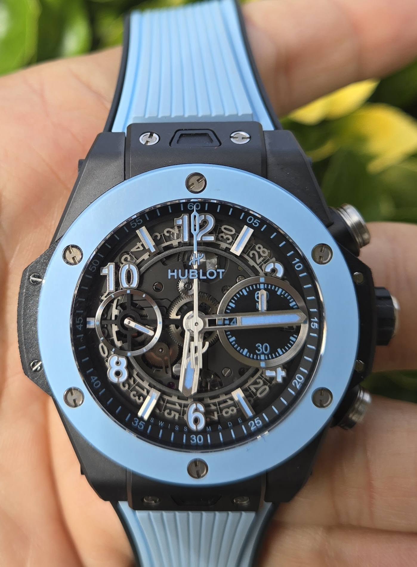 May be an image of wrist watch and text that says '18半 ه ก 10 HUBLOT い F1 ា |15 15 30 ಬಿ 20 ۲ 20 20 OO 5 30 25'