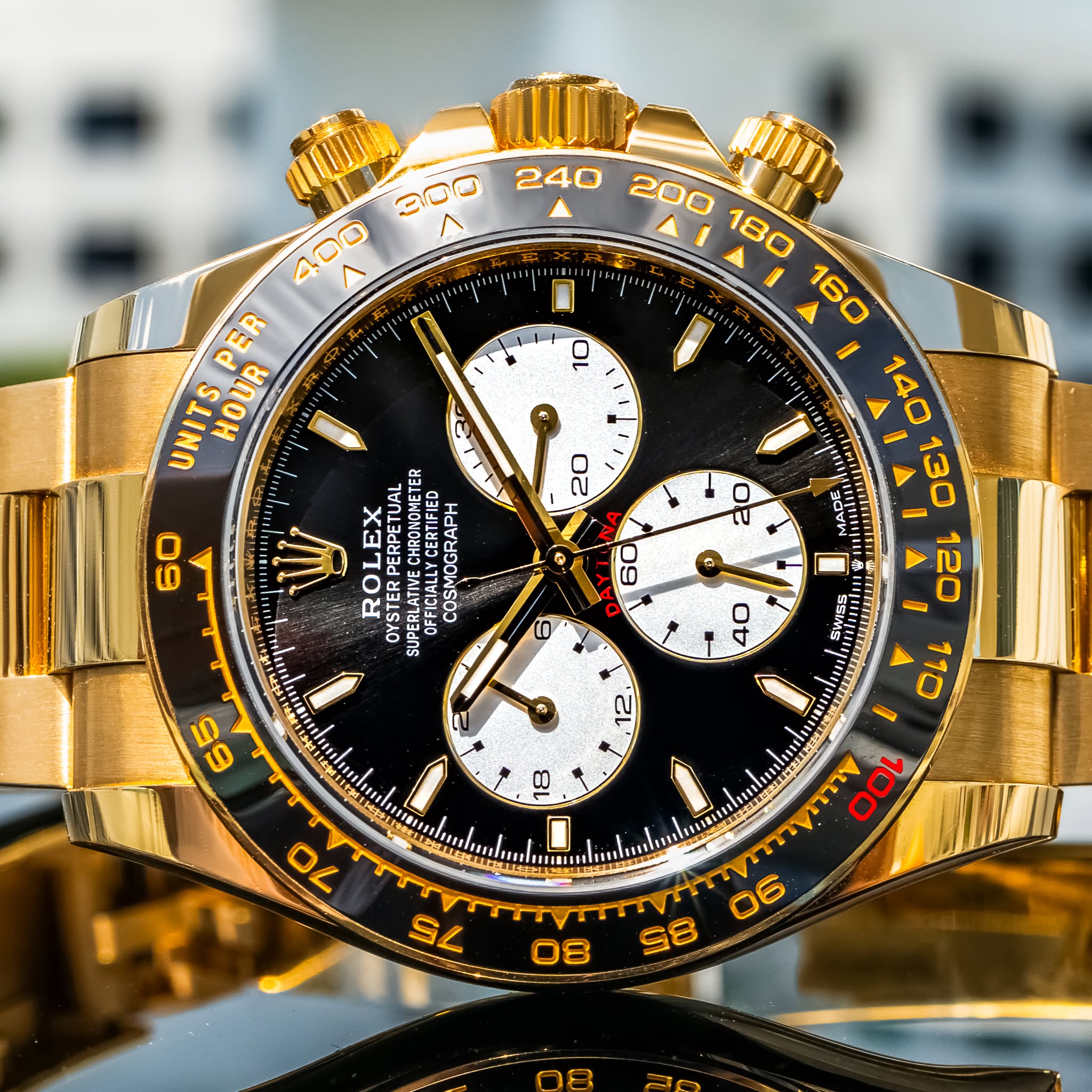 May be an image of wrist watch and text that says '240 OL PER ER UNITS HOUR UR 60 حر اص ש ROLEX CHRONOMETER ER SUPERLATIVE ATIRELA ADO COSMOGRAPH Q O U O女屋 ರ 60 6 40 SWISS ญ 18…