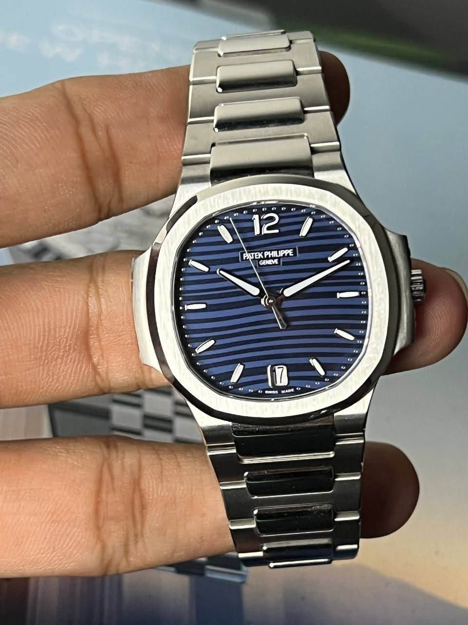 May be an image of wrist watch and text that says '12 PITEK PITEKPHIUPPE PHIL PHILIPPE GENEVE : : 2 7 SAG gA MADE ် NE'