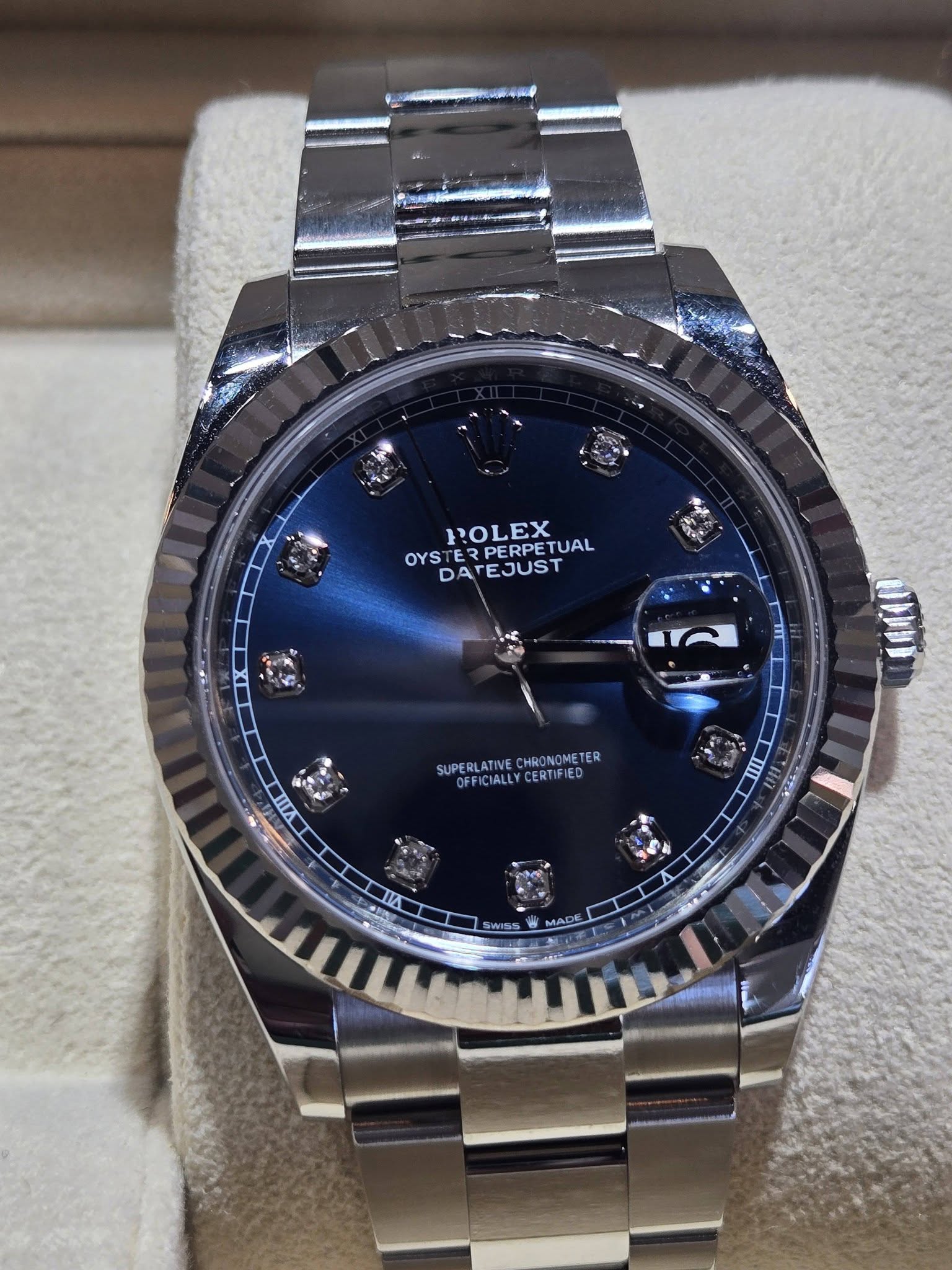 May be an image of wrist watch and text that says '4 ROLEX OYS ROLEETUAL TER ERPERPET TUAL DATEJUST ل HIA 0 m SUPERLATIVE SUPERLATIME.CHIONOMETER CHRONOMETER OFFICIALLY…